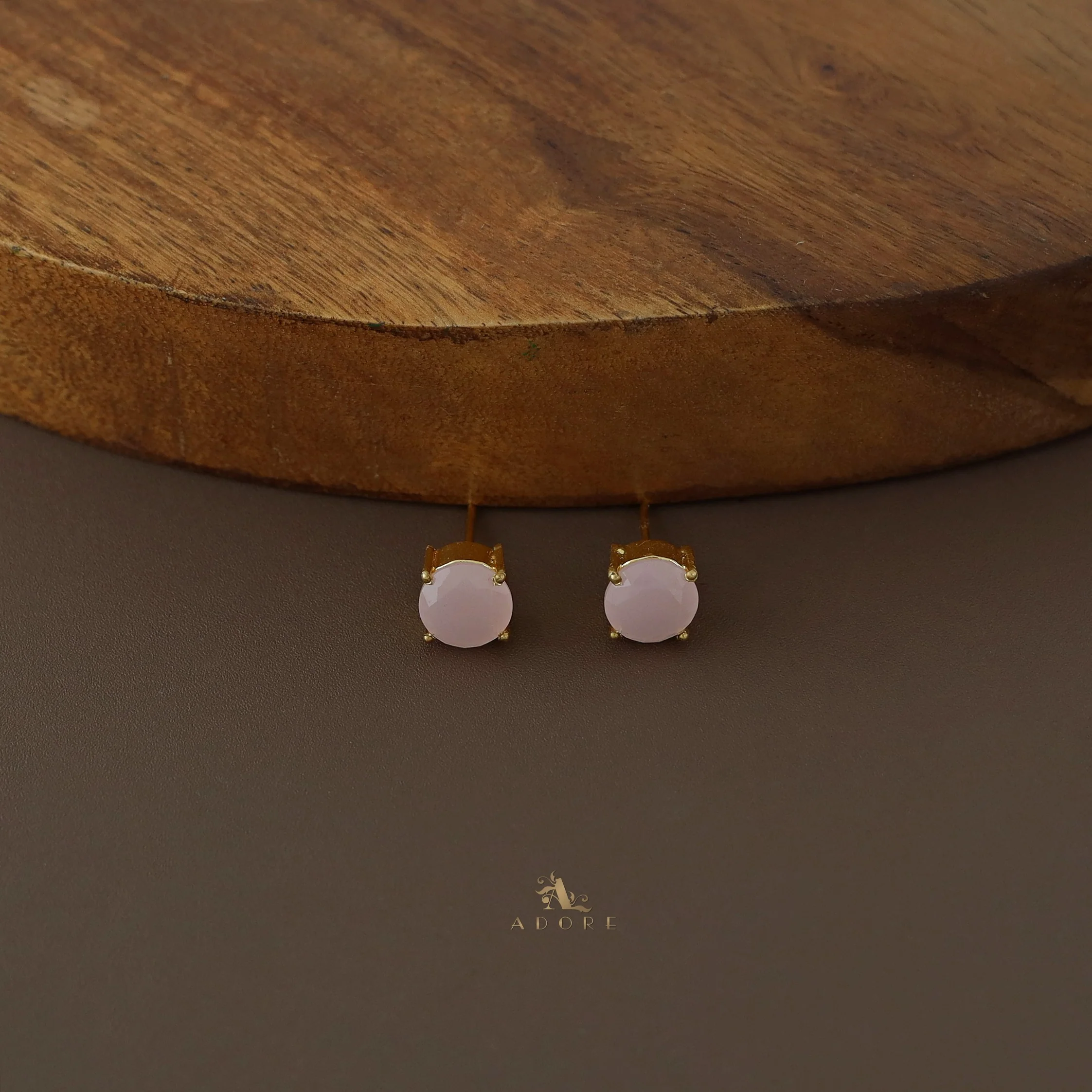 Alessia Glossy Round Claw Rectangle Short Neckpiece with Stud - Image 5