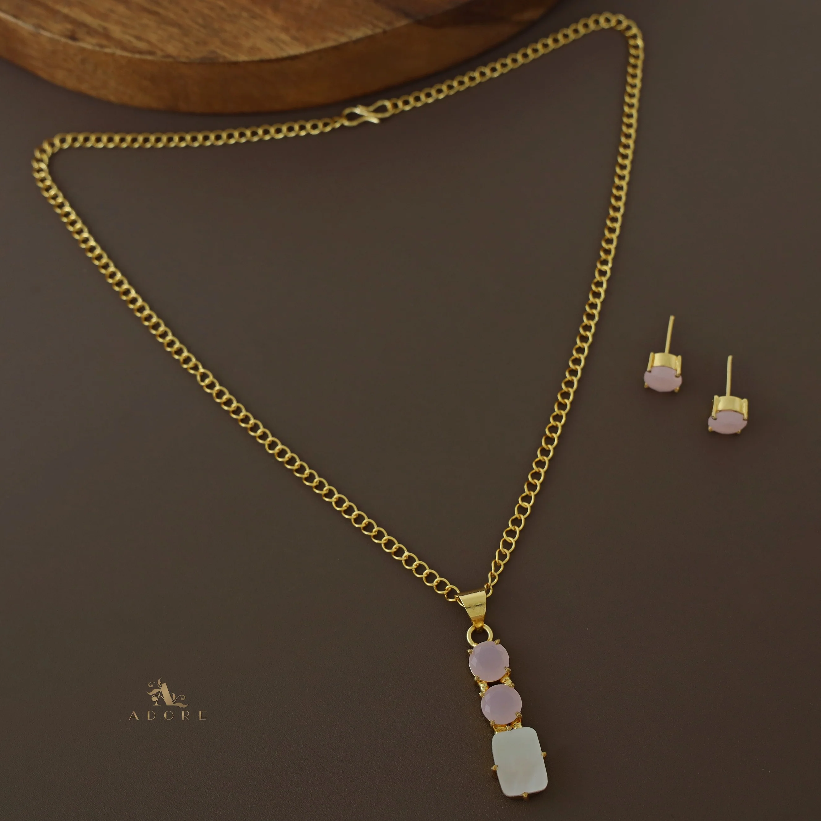 Alessia Glossy Round Claw Rectangle Short Neckpiece with Stud - Image 6