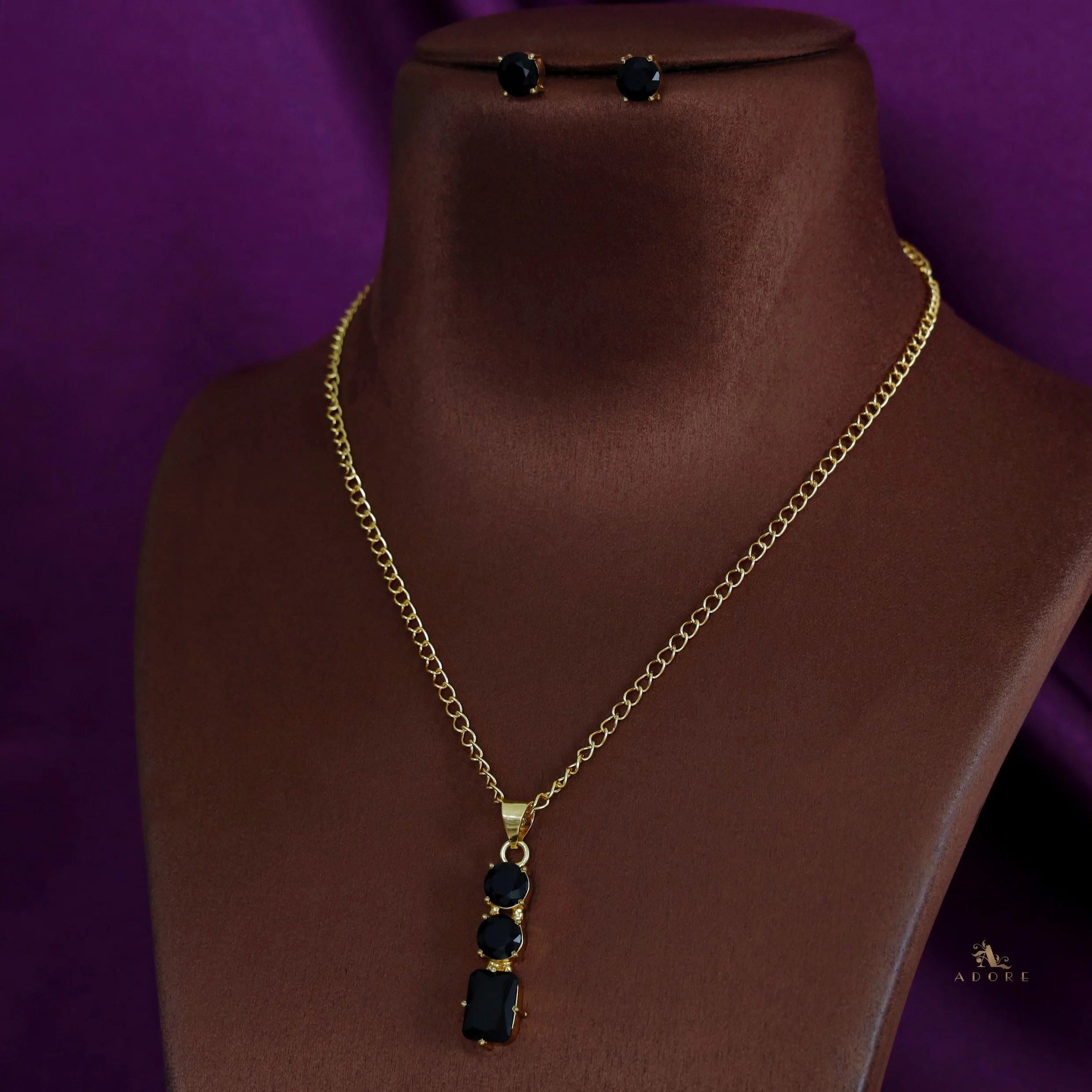 Alessia Glossy Round Claw Rectangle Short Neckpiece with Stud - Image 7