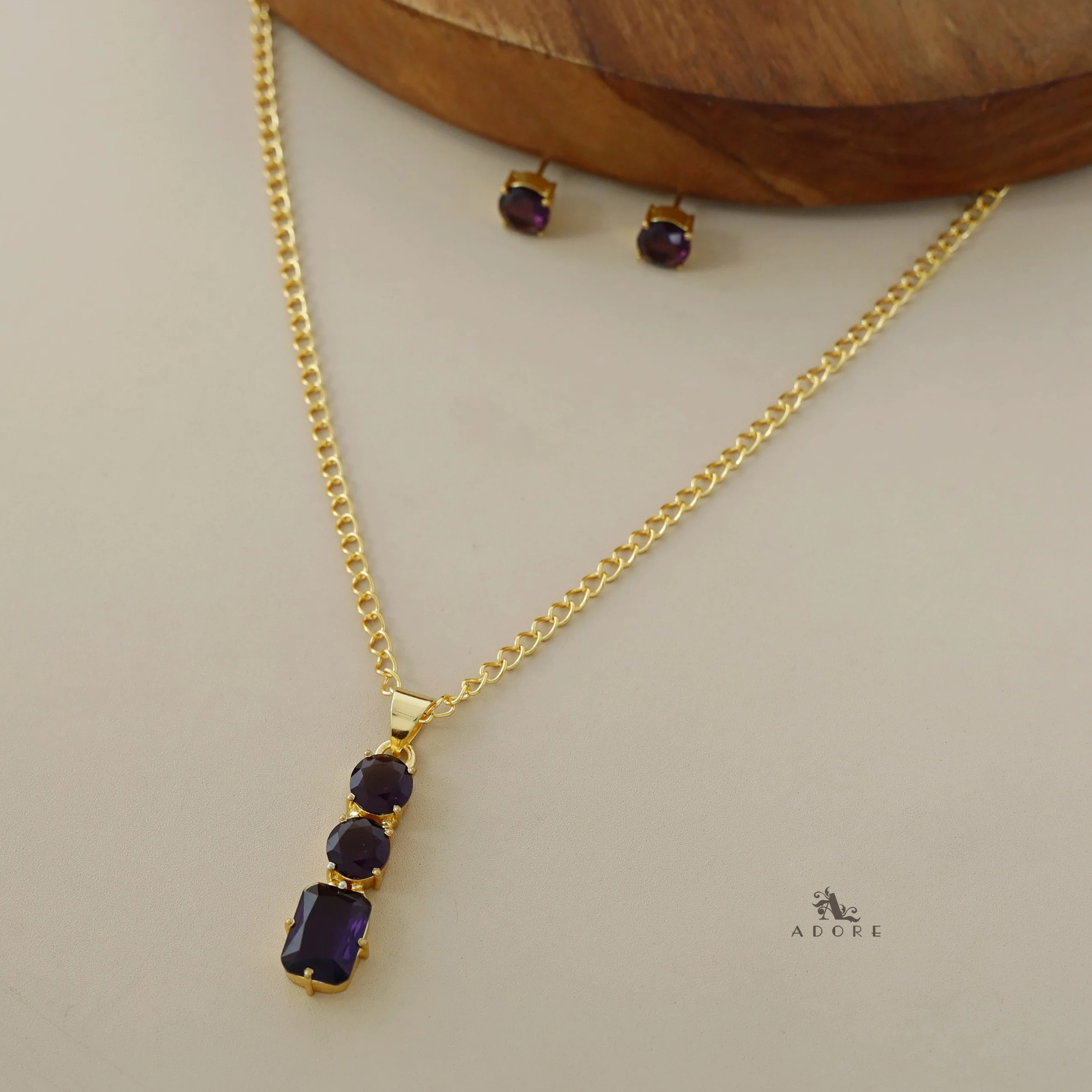 Alessia Glossy Round Claw Rectangle Short Neckpiece with Stud - Image 9