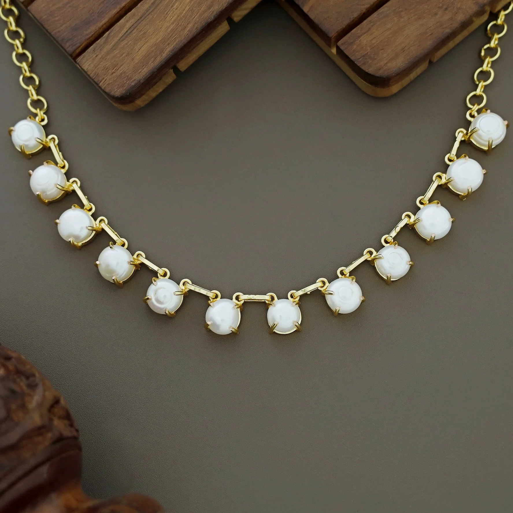 Fresh Water Pearl Alexa Claw Short Neckpiece - Image 3