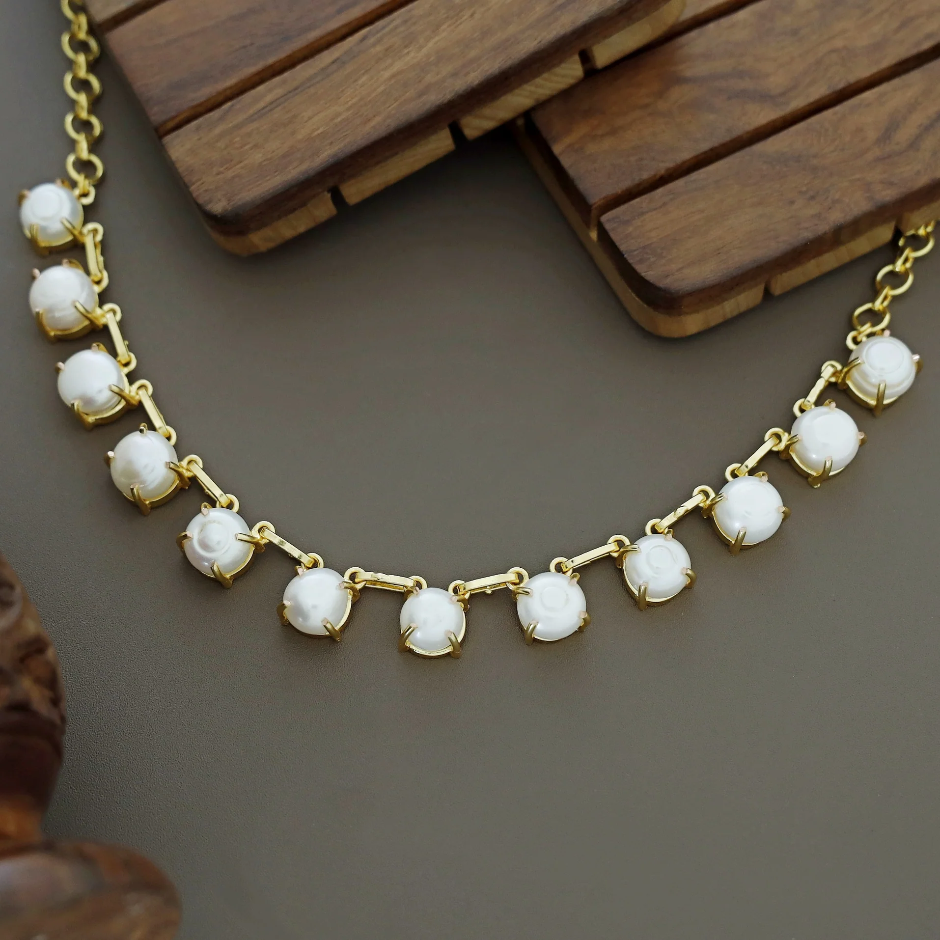 Fresh Water Pearl Alexa Claw Short Neckpiece - Image 4