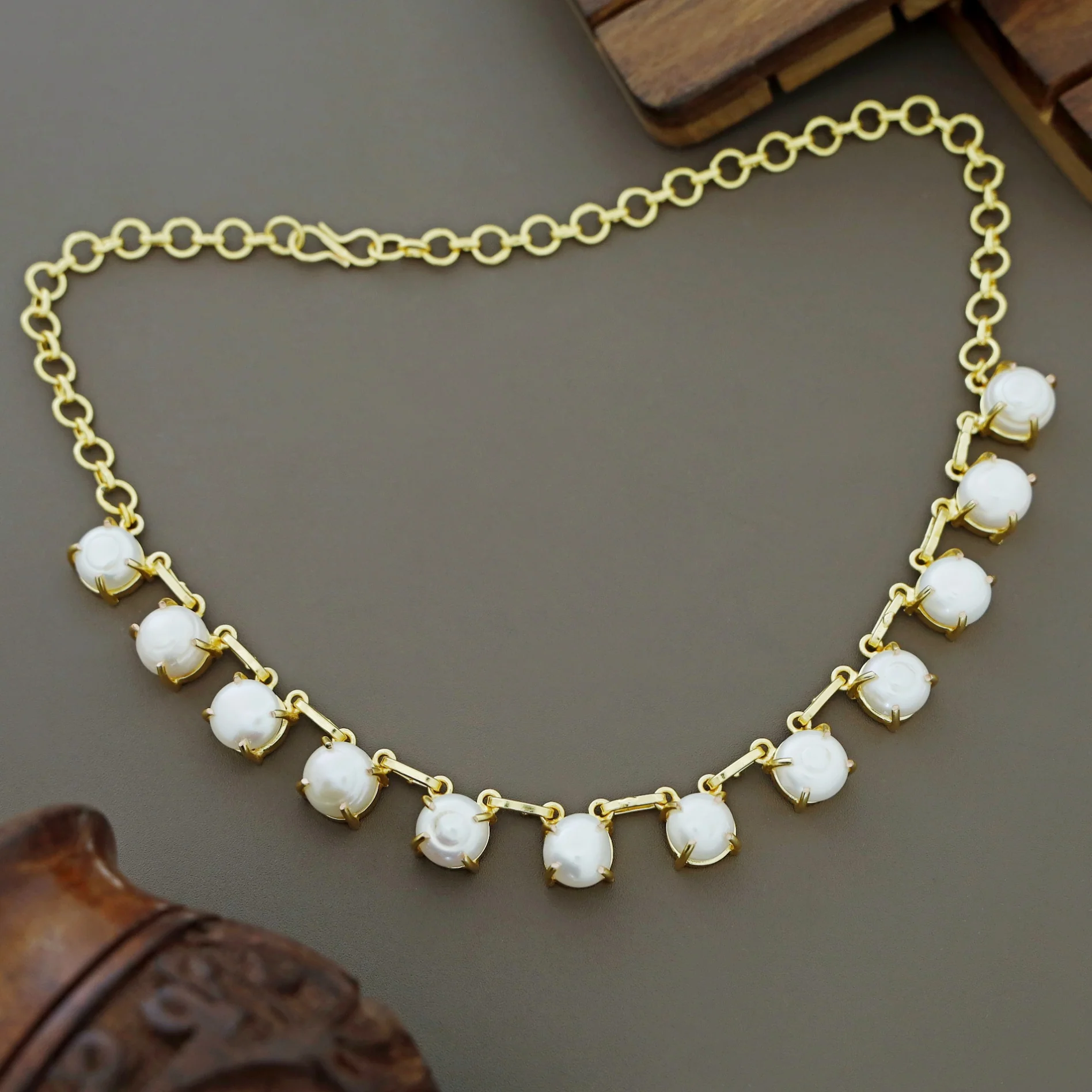 Fresh Water Pearl Alexa Claw Short Neckpiece - Image 5