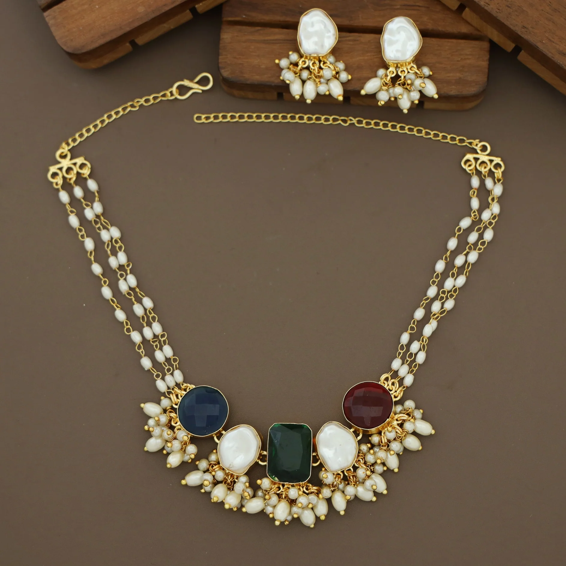 Alexis 3 Layer Rice Pearl Baroque + Glossy Stone Choker With Earring - Image 4