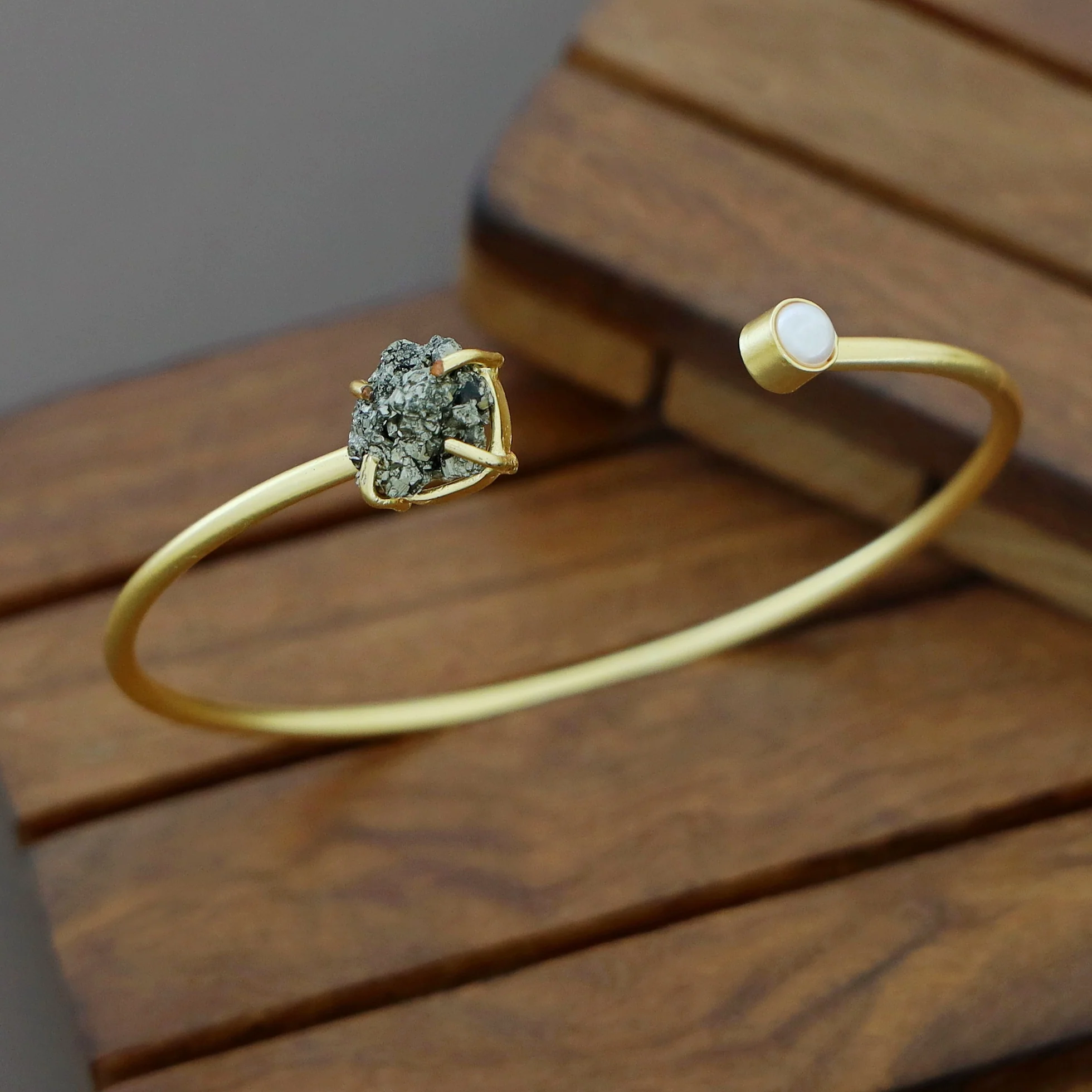 Alicia Raw Stone Pearl Bangle - Image 15
