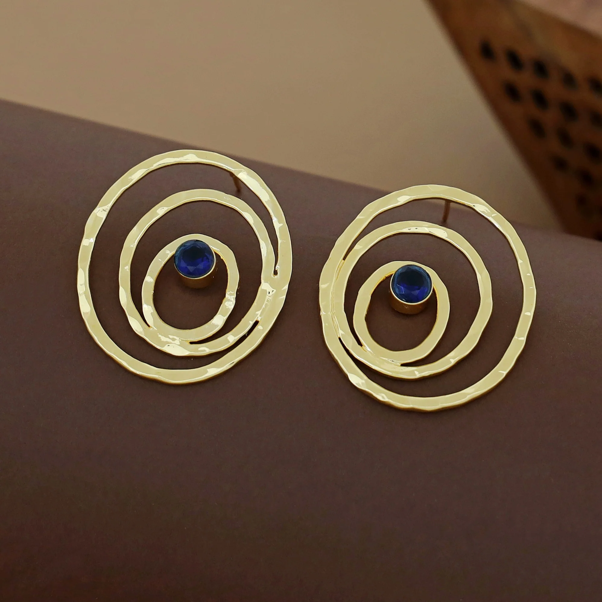 Alita Hammered Circle Glossy Earring - Image 4