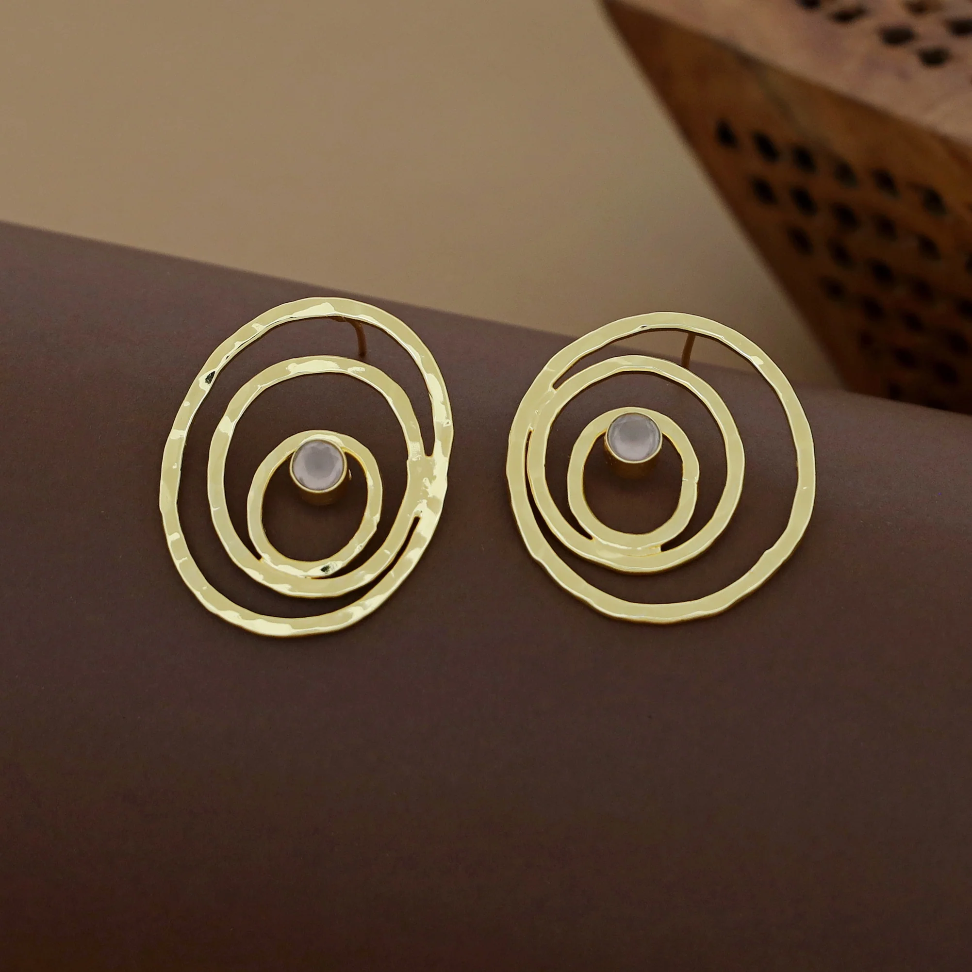 Alita Hammered Circle Glossy Earring - Image 5