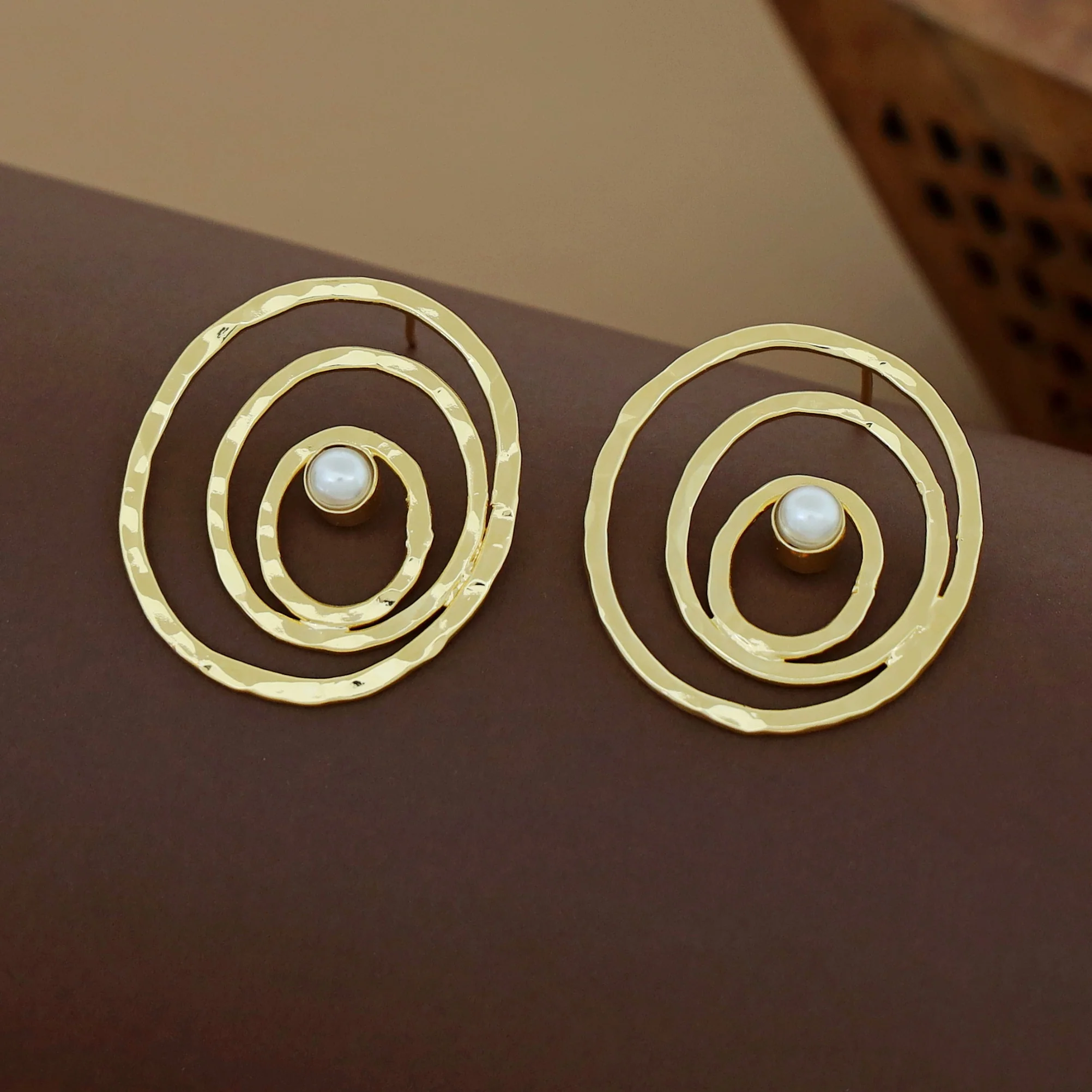 Alita Hammered Circle Glossy Earring - Image 6