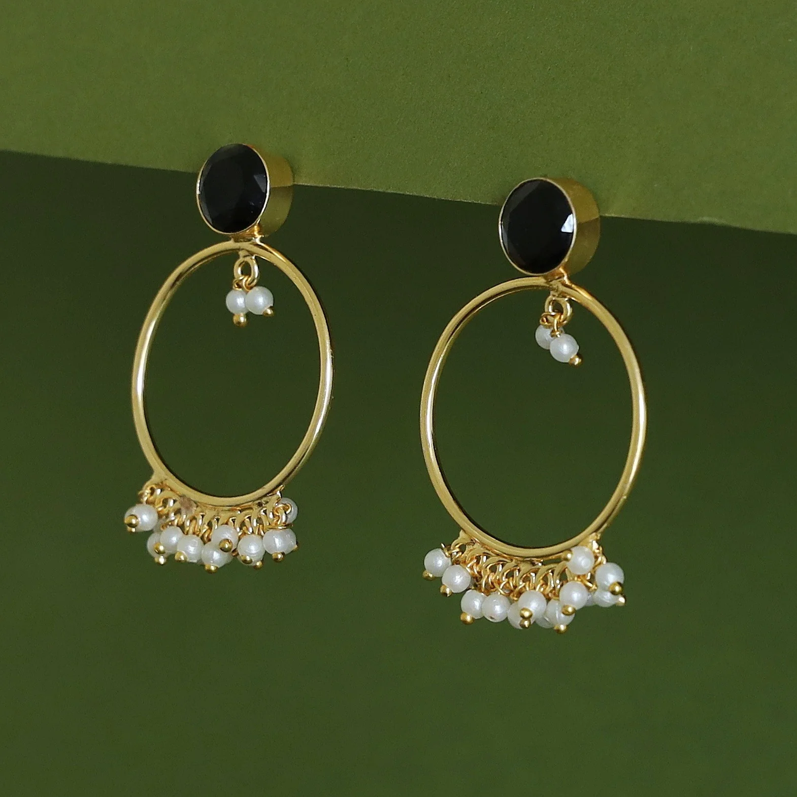 Allister Hoop Cluster Pearl Glossy Earring - Image 8