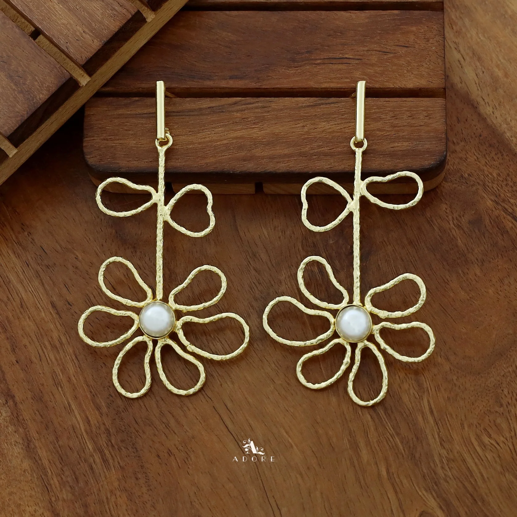 Alma Golden Flower Leaf Glossy Earring - Image 7