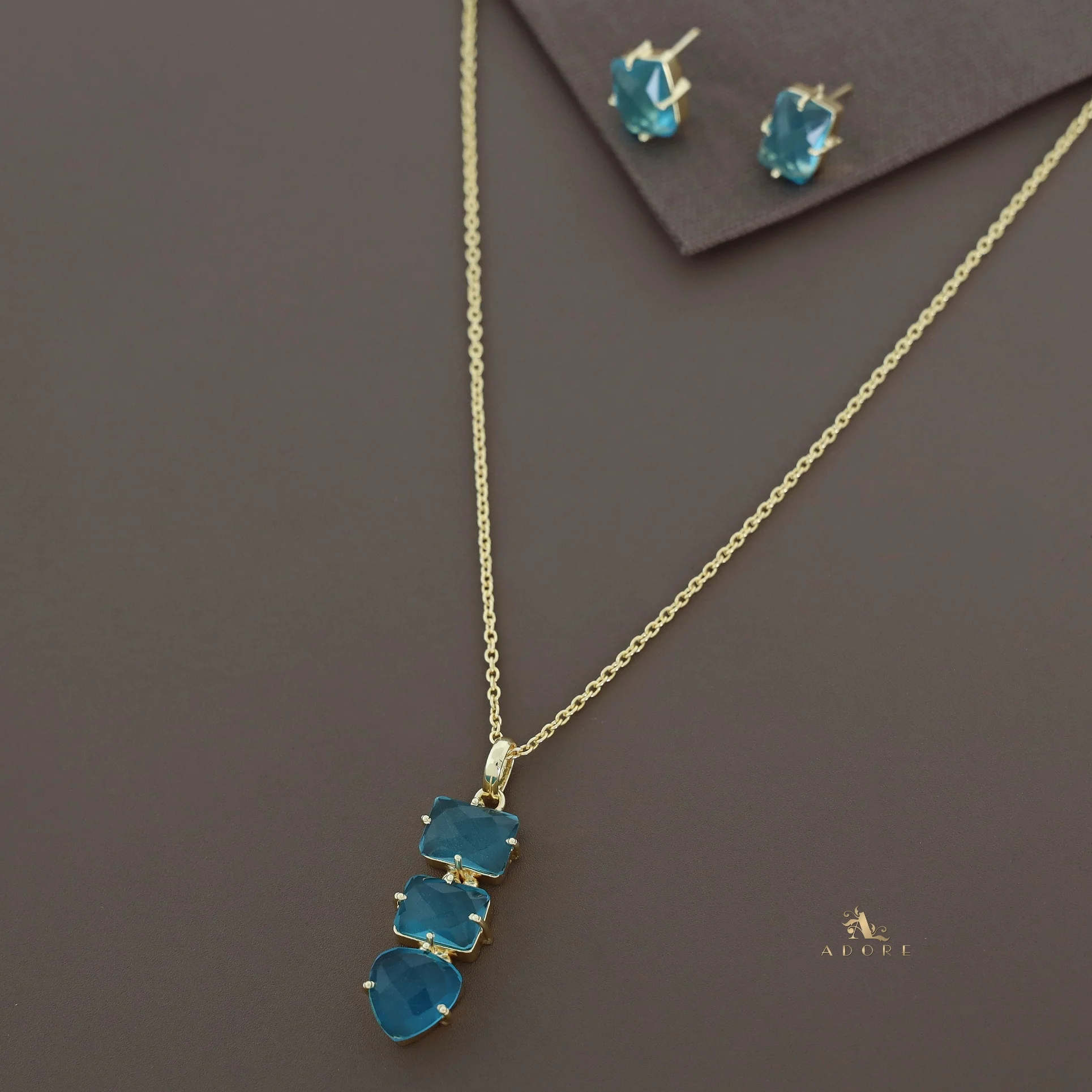 Alma Golden Tri Glossy Neckpiece With Earring - Image 3