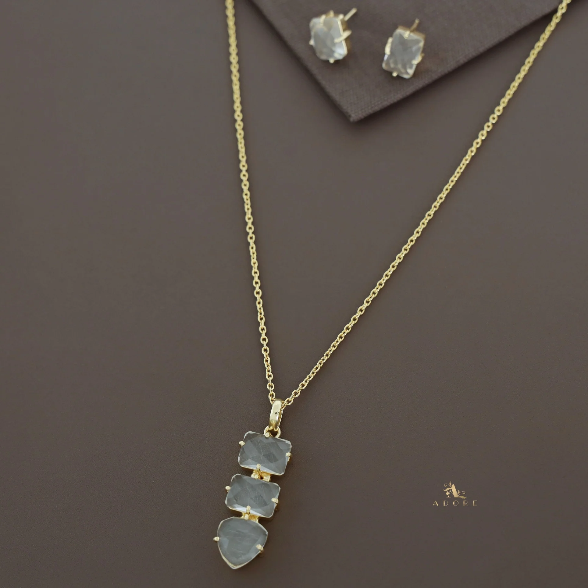 Alma Golden Tri Glossy Neckpiece With Earring - Image 4