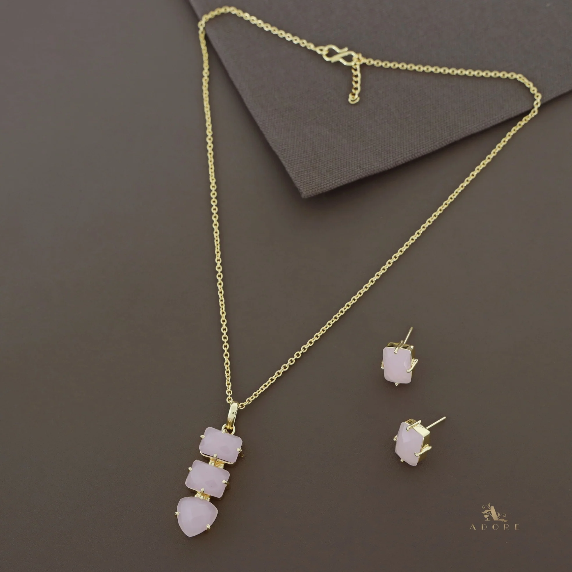 Alma Golden Tri Glossy Neckpiece With Earring - Image 9