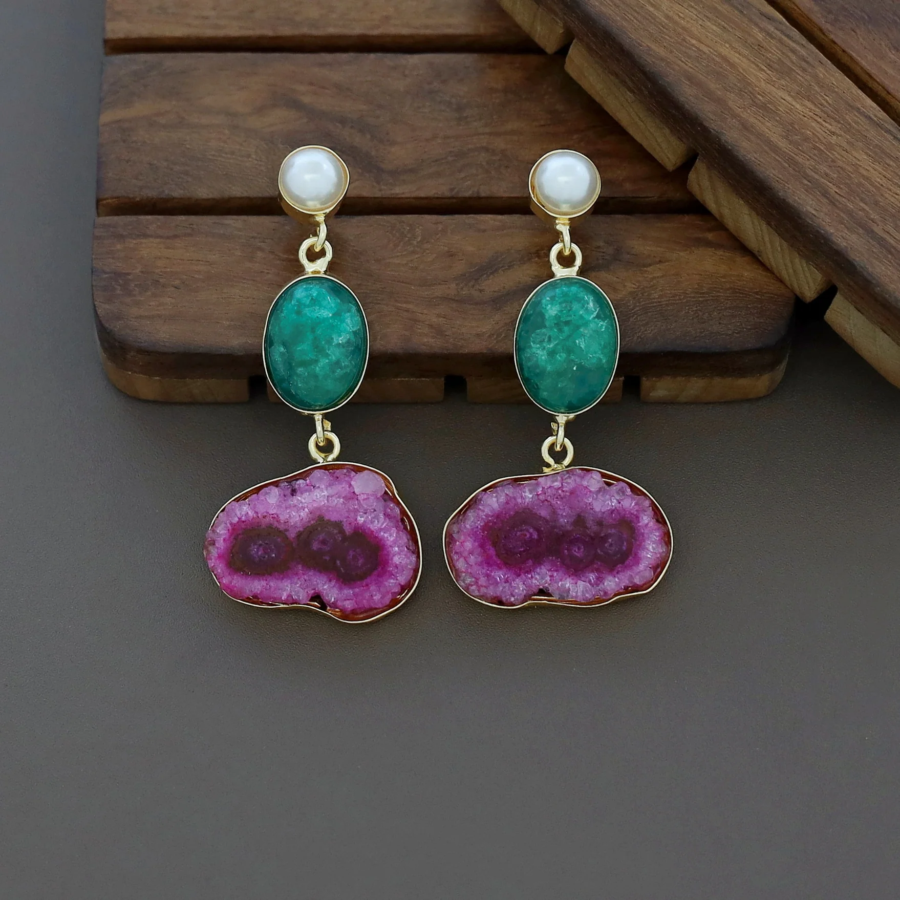 Alyn Pearl Solar Agate Earring - Image 2