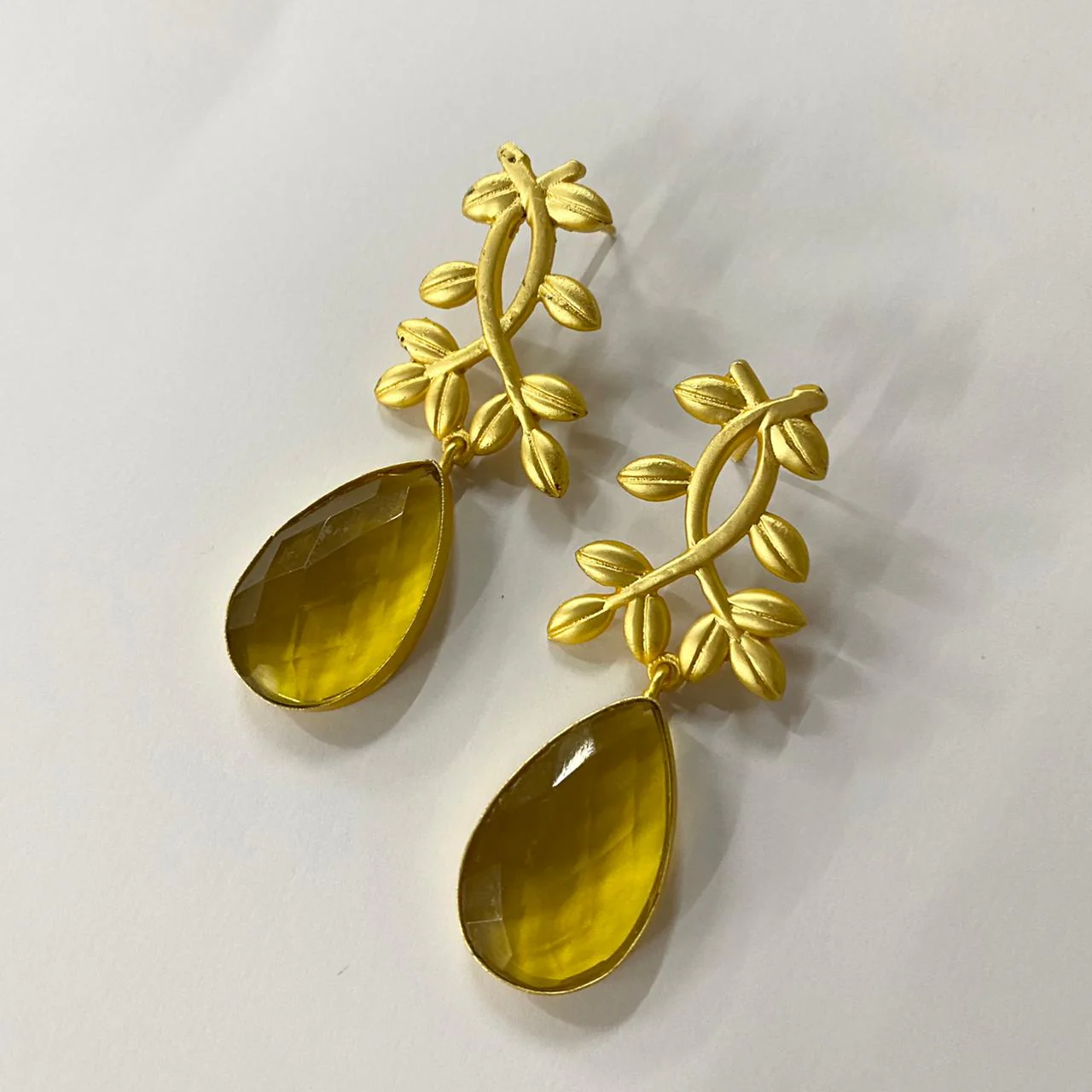 Alyssa Flower Leaf Earrings - Image 18