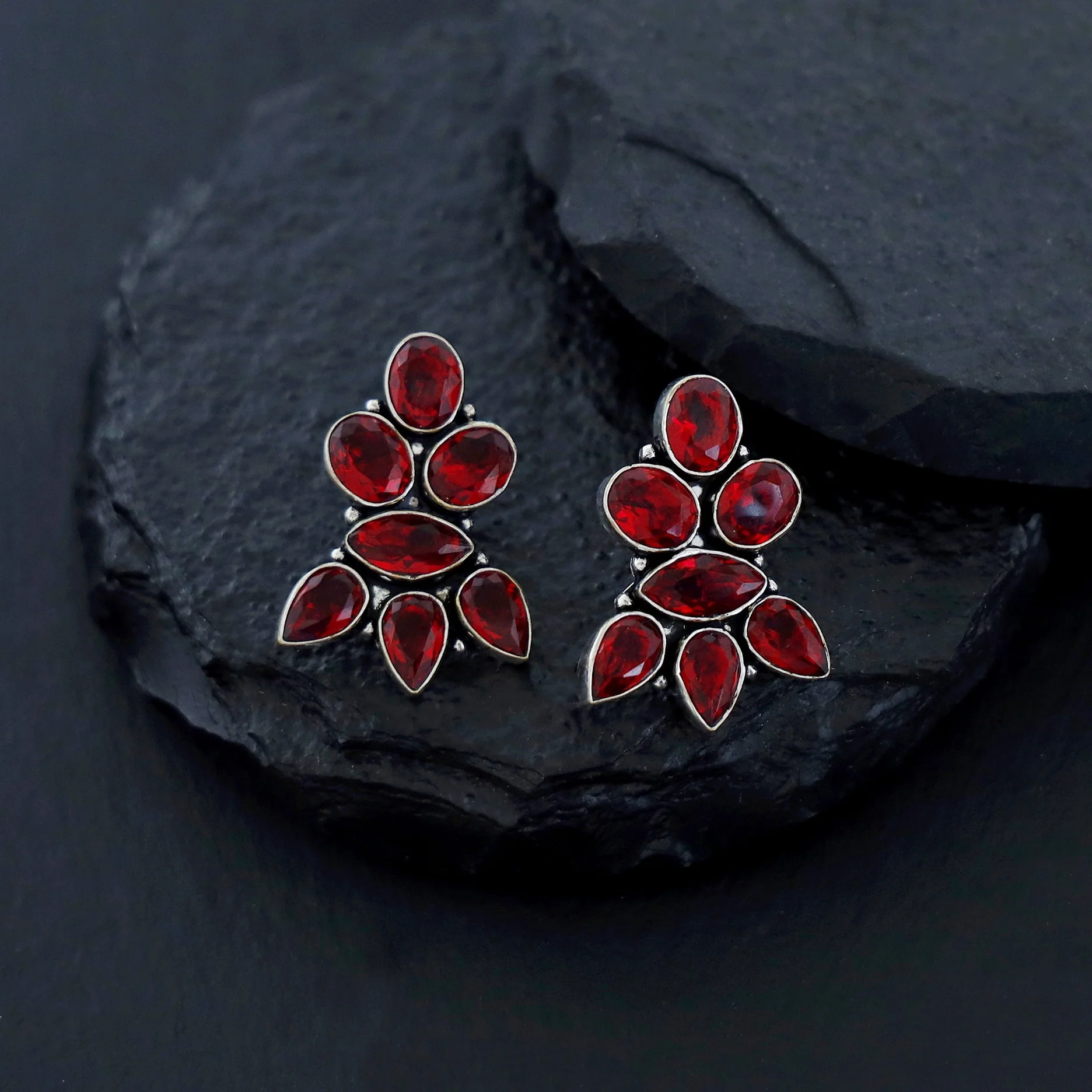 Amaryllis Glossy Earring - Image 3