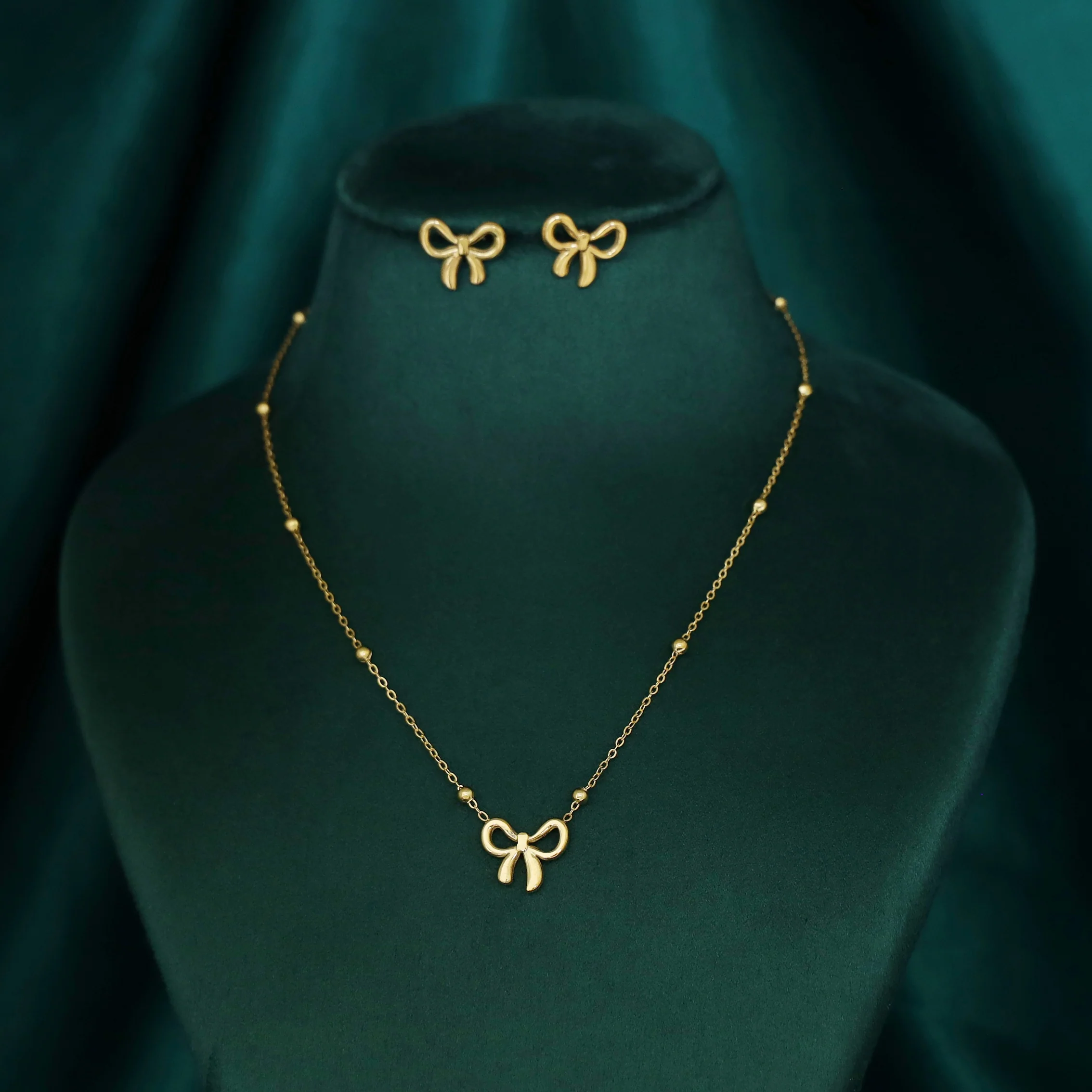 Amaya Golden Bow Neckpiece With Stud - Image 2