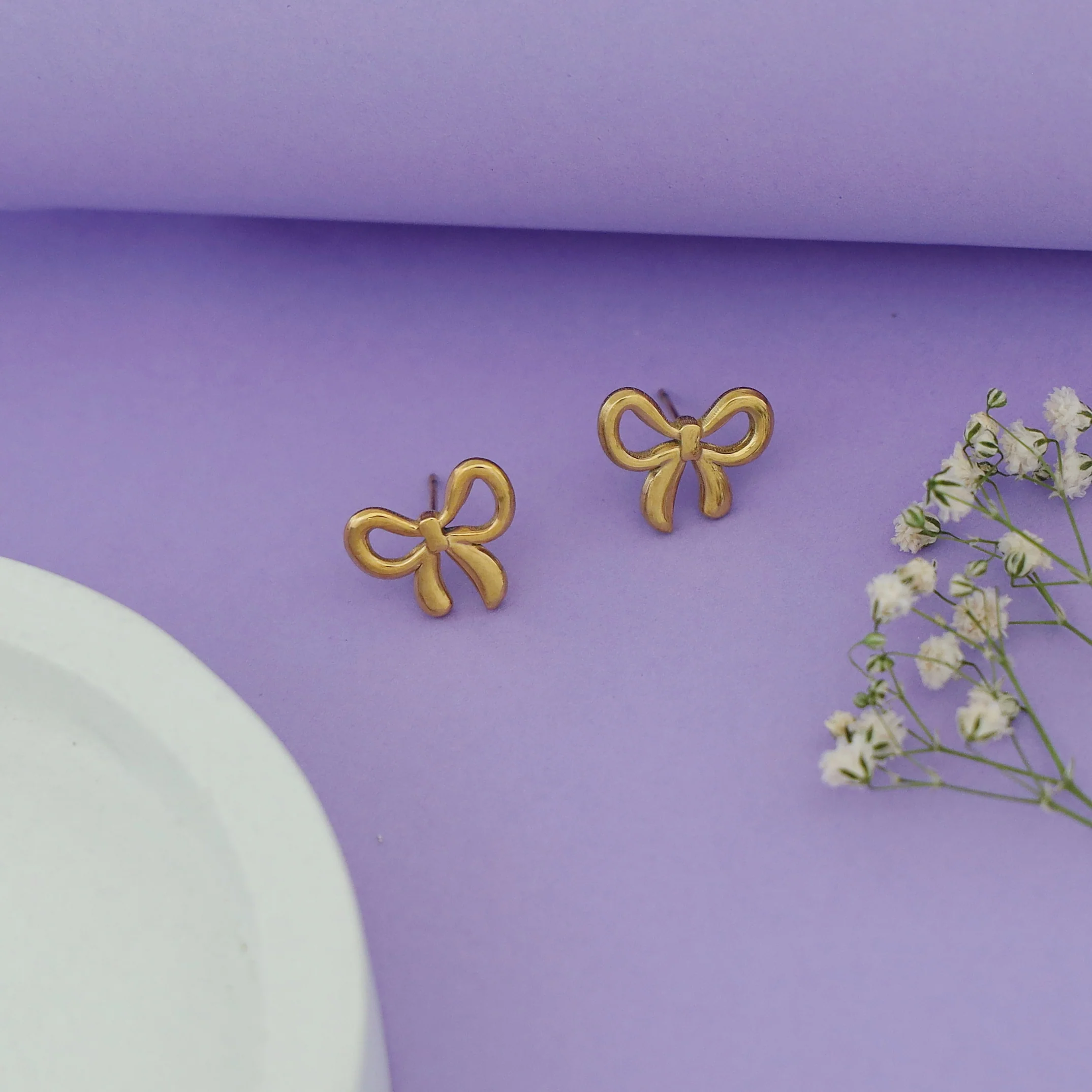 Amaya Golden Bow Neckpiece With Stud - Image 3