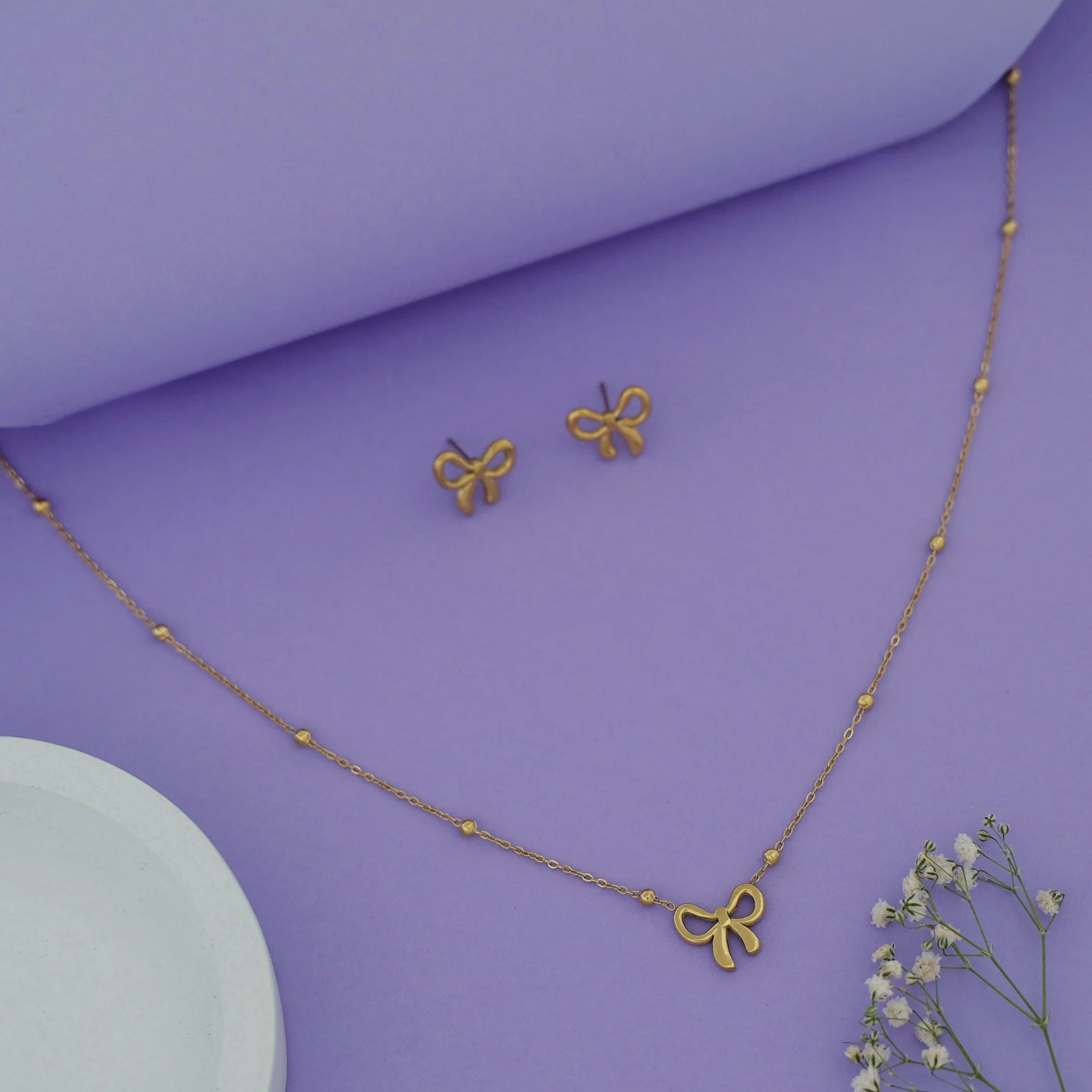 Amaya Golden Bow Neckpiece With Stud - Image 4