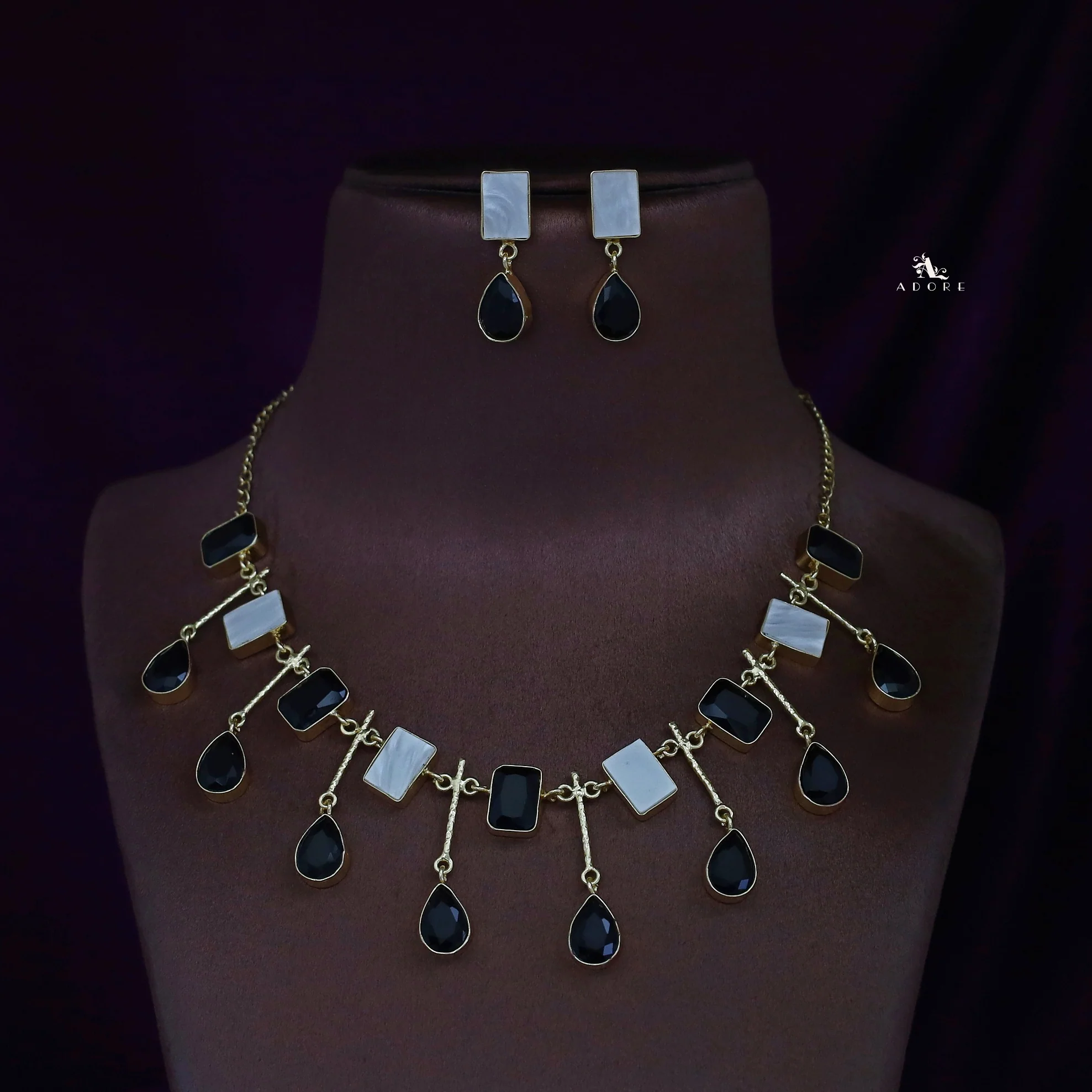 Amaya Golden MOP + Glossy Stone Neckpiece With Earring - Image 3