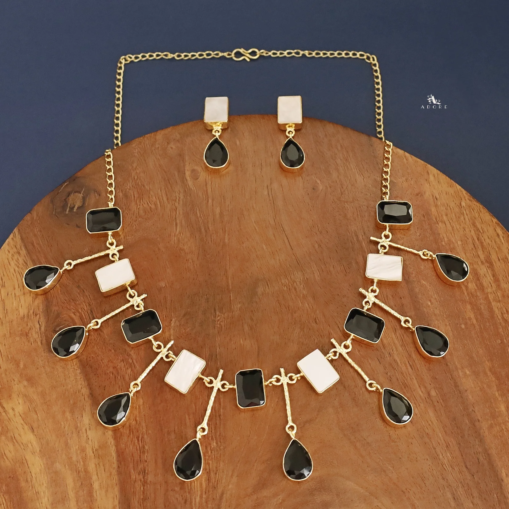 Amaya Golden MOP + Glossy Stone Neckpiece With Earring - Image 5