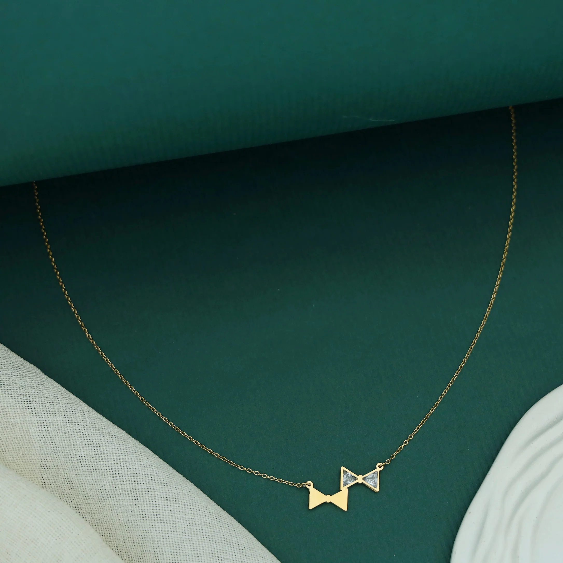 Amitha Dual Bow Neckpiece - Image 3