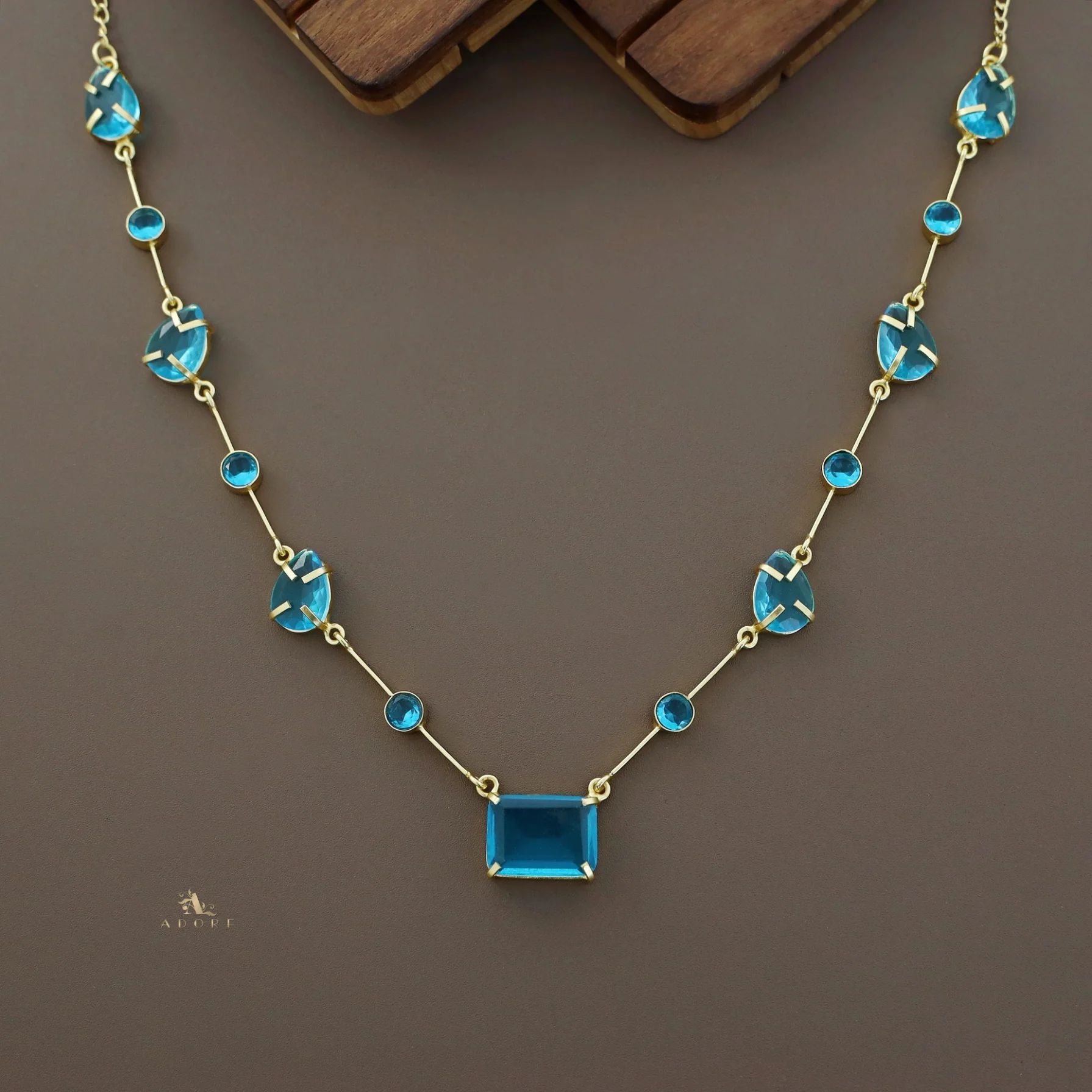 Amyra Multi Shape Glossy Stone Neckpiece - Image 5