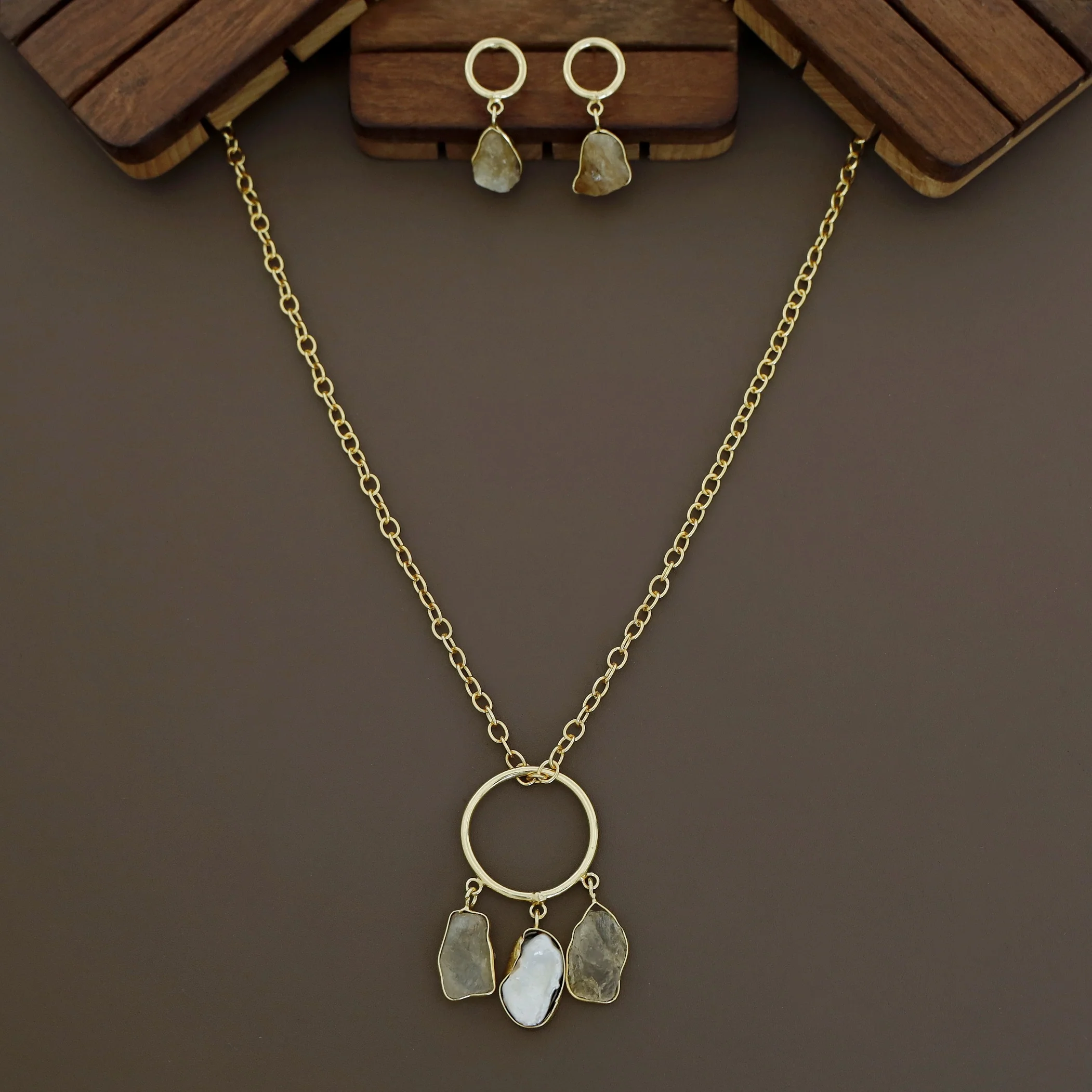 Anabella Raw Stone + Baroque Circle Neckpiece With Earring - Image 11
