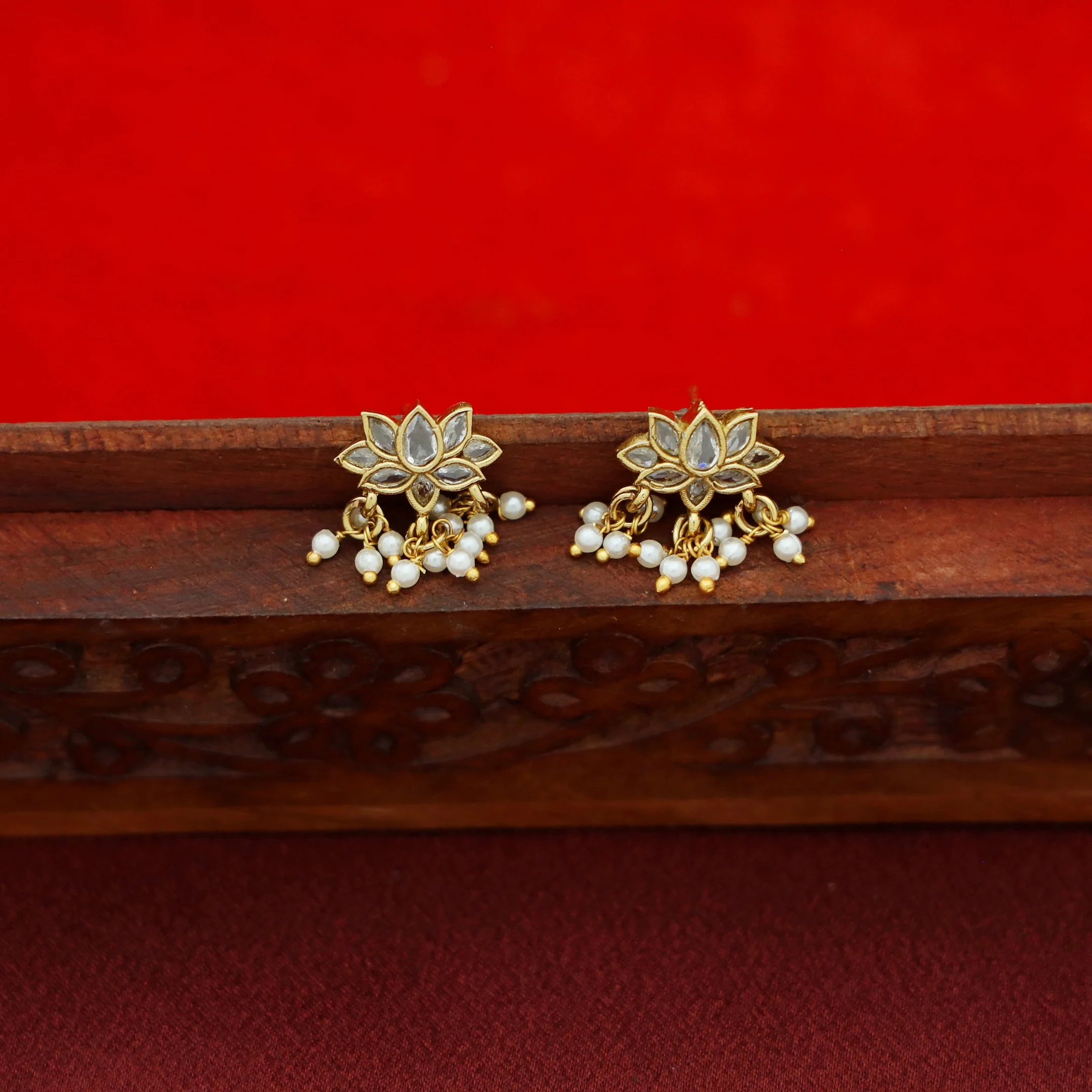 Anamika Dhala Padma Pearl Short Neckpiece With Earring - Image 5