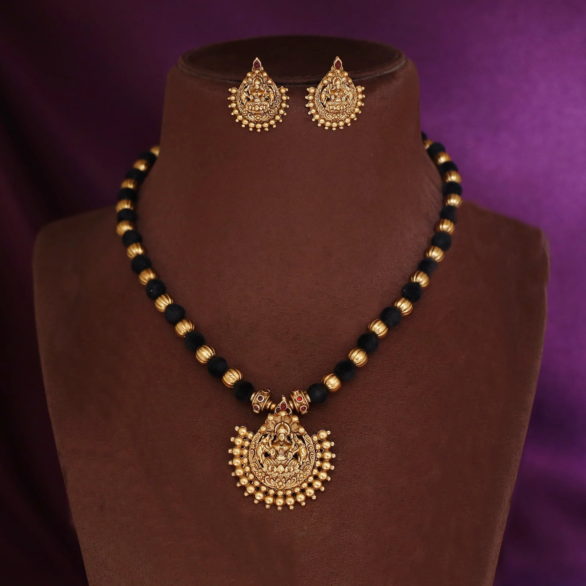 Anandalakshmi Golden Velvet Ball Neckpiece With Earring - Image 2