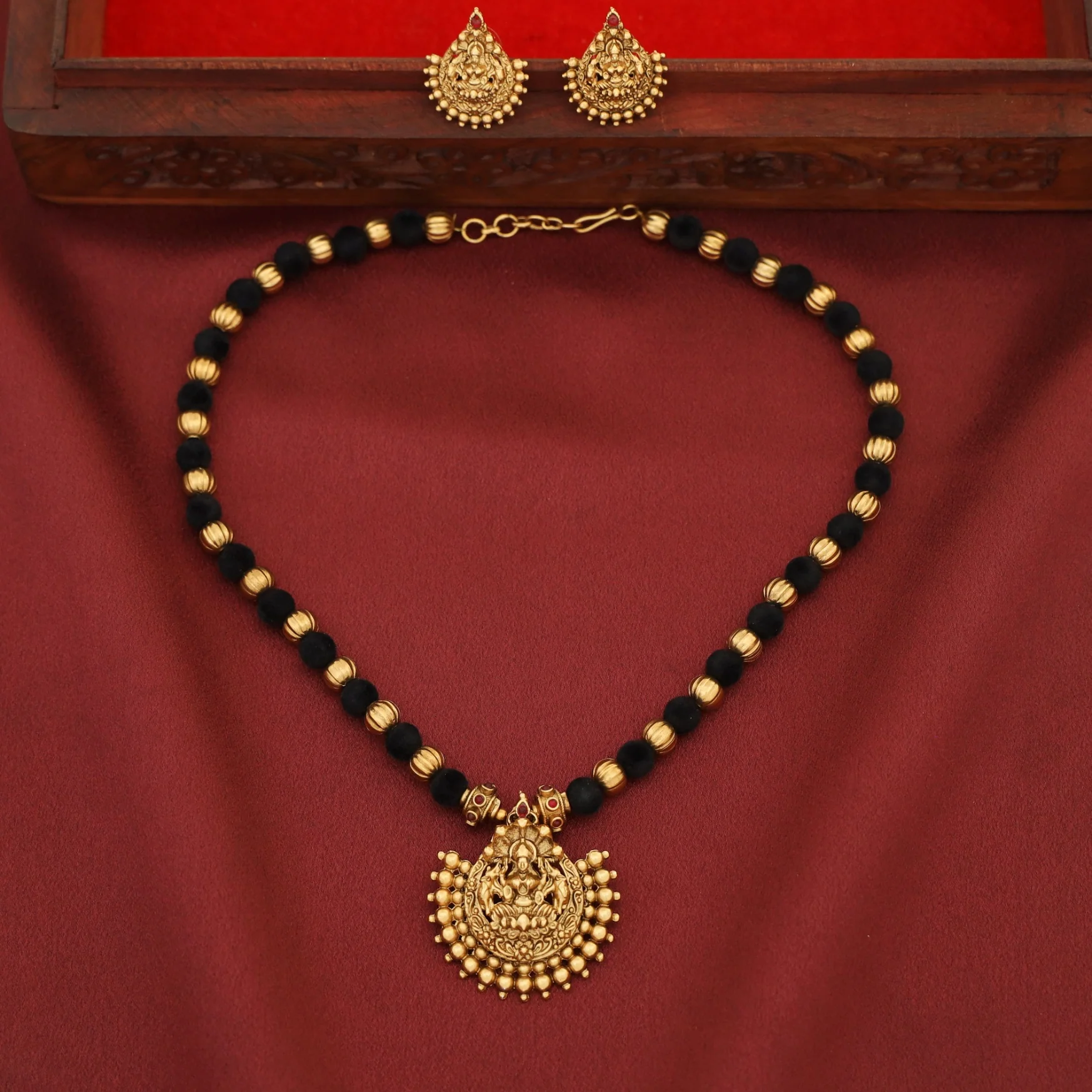 Anandalakshmi Golden Velvet Ball Neckpiece With Earring - Image 3