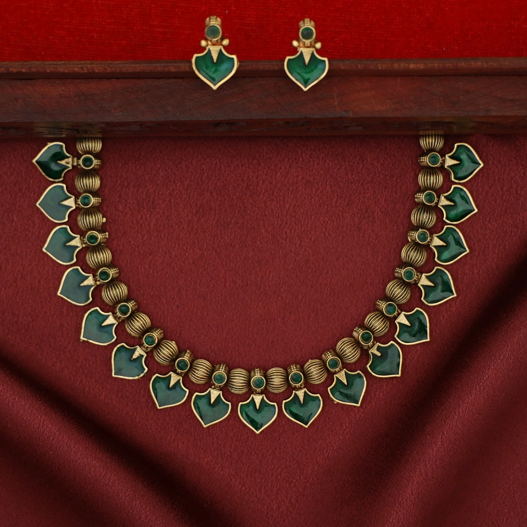 Anasuya Enamel Palakka Short Neckpiece With Earring - Image 3