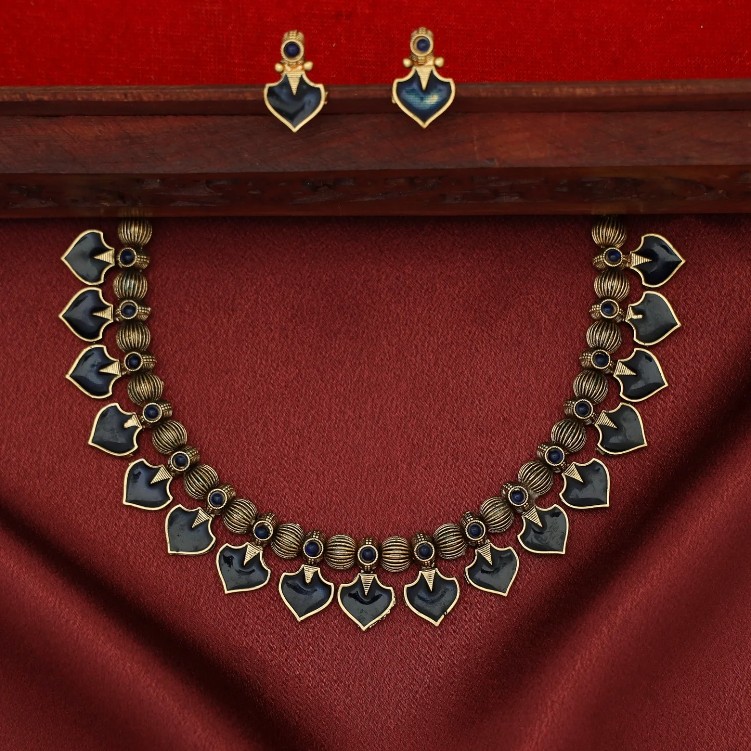 Anasuya Enamel Palakka Short Neckpiece With Earring - Image 4