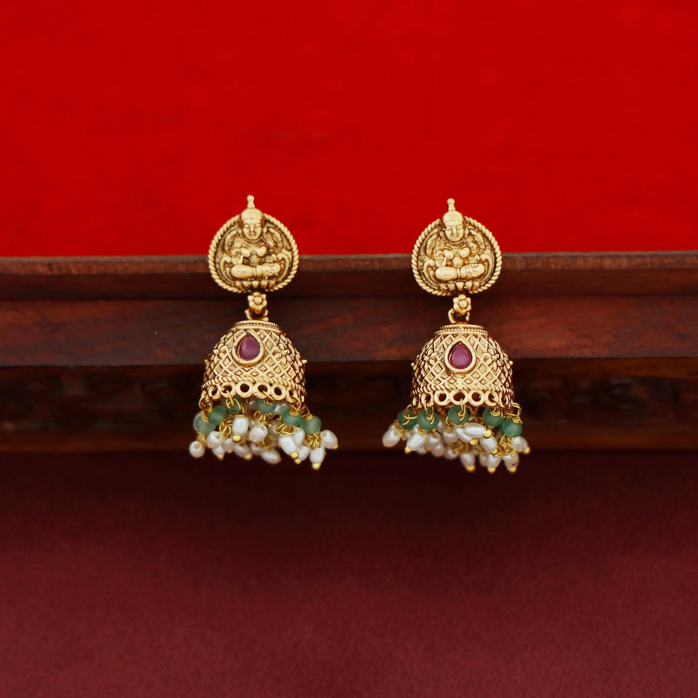 Anisha Mayura Devi Rice Pearl Short Neckpiece With Earring - Image 4
