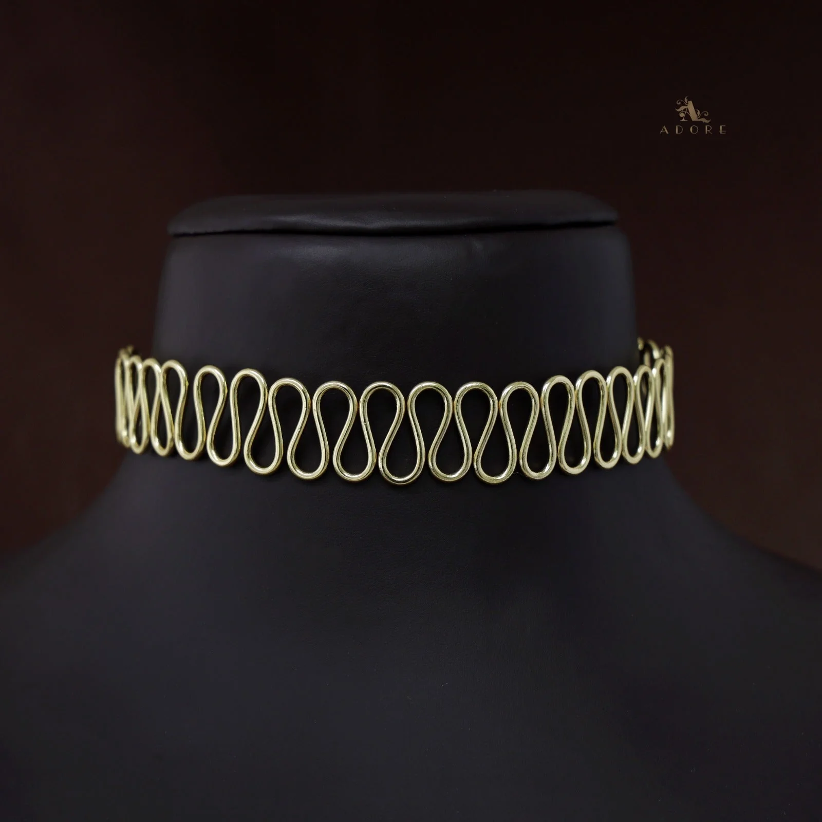 Anslie Curved Wave Gold Neck Cuff - Image 3