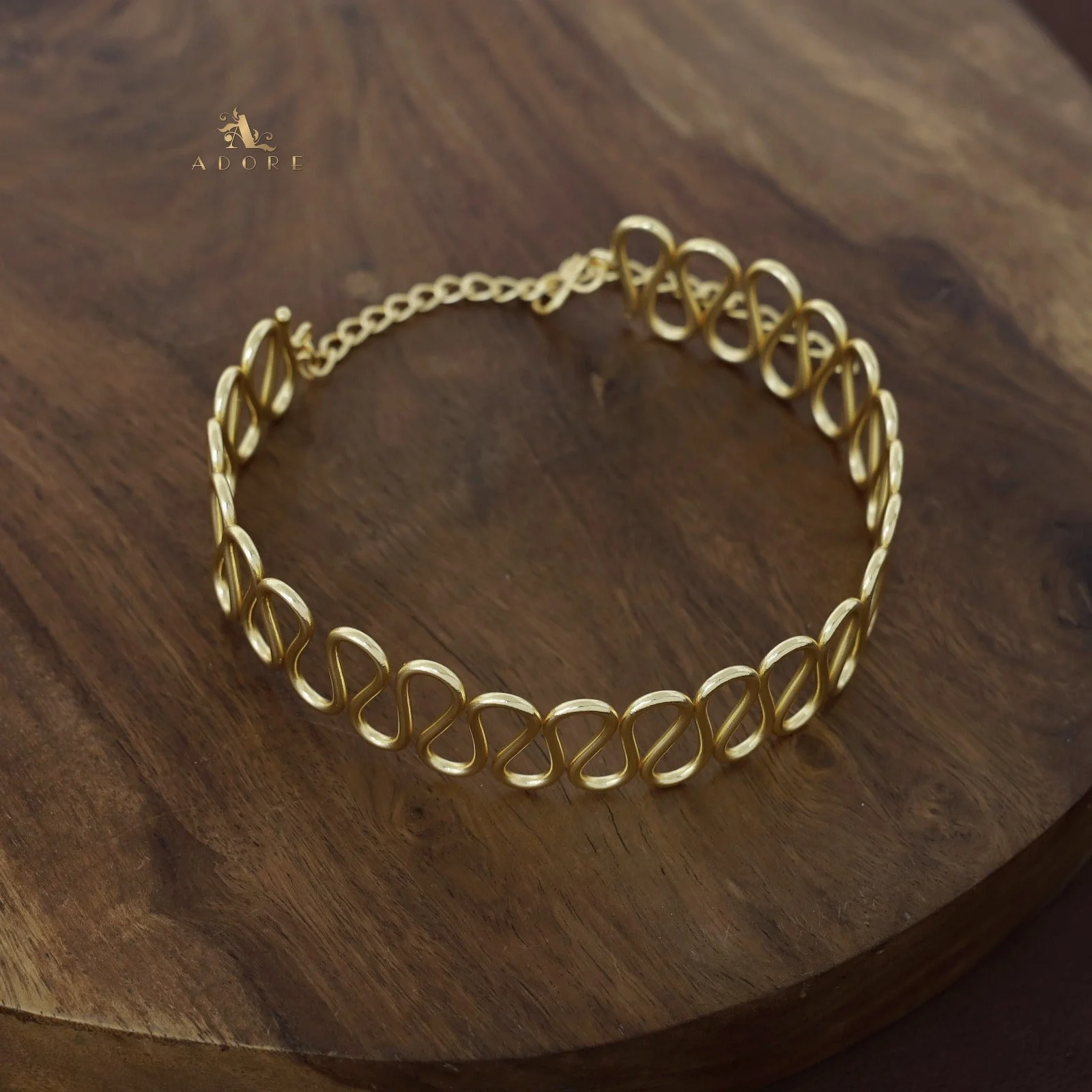 Anslie Curved Wave Gold Neck Cuff - Image 4