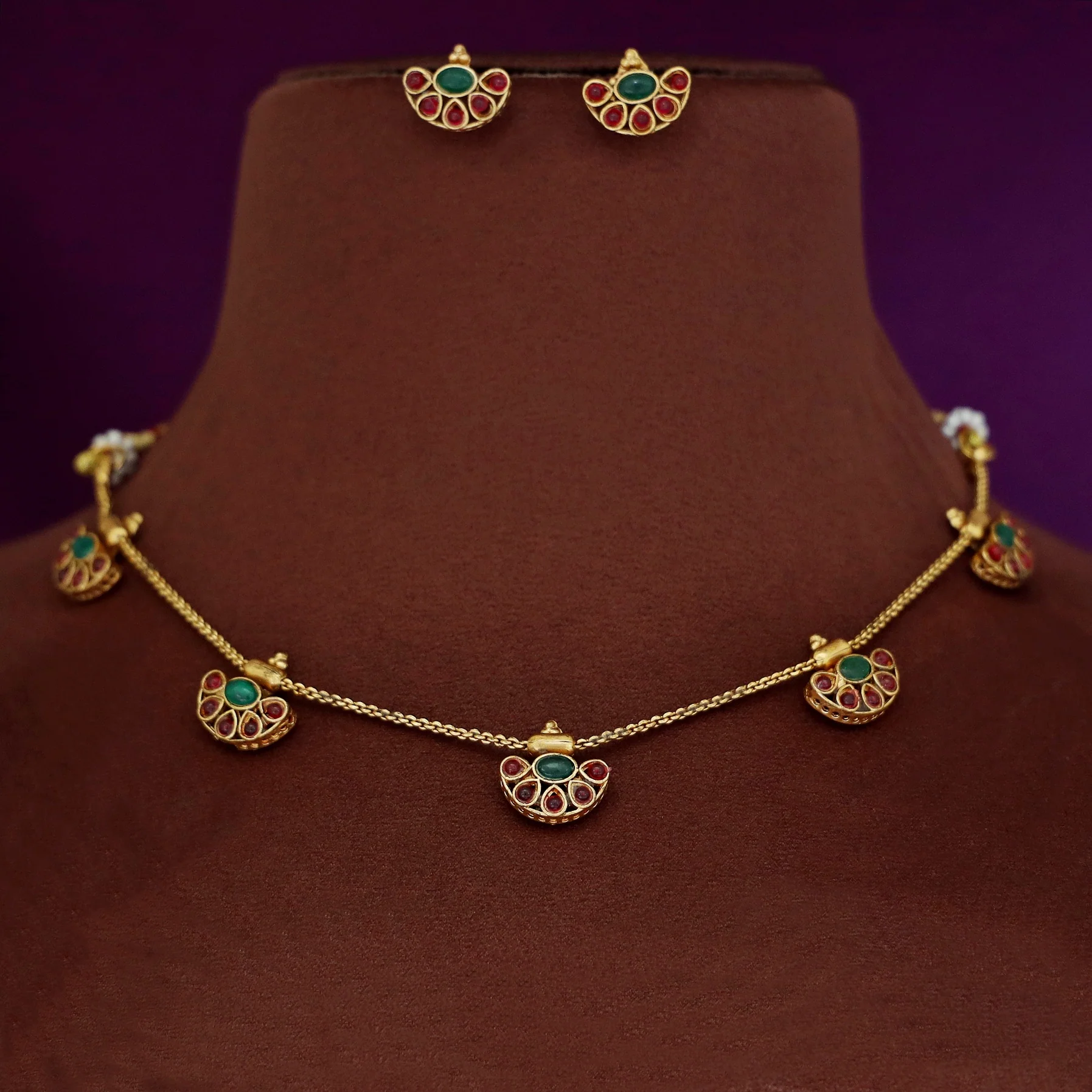 Anuradha Golden 5 Half Circle Short Neckpiece With Earring - Image 3