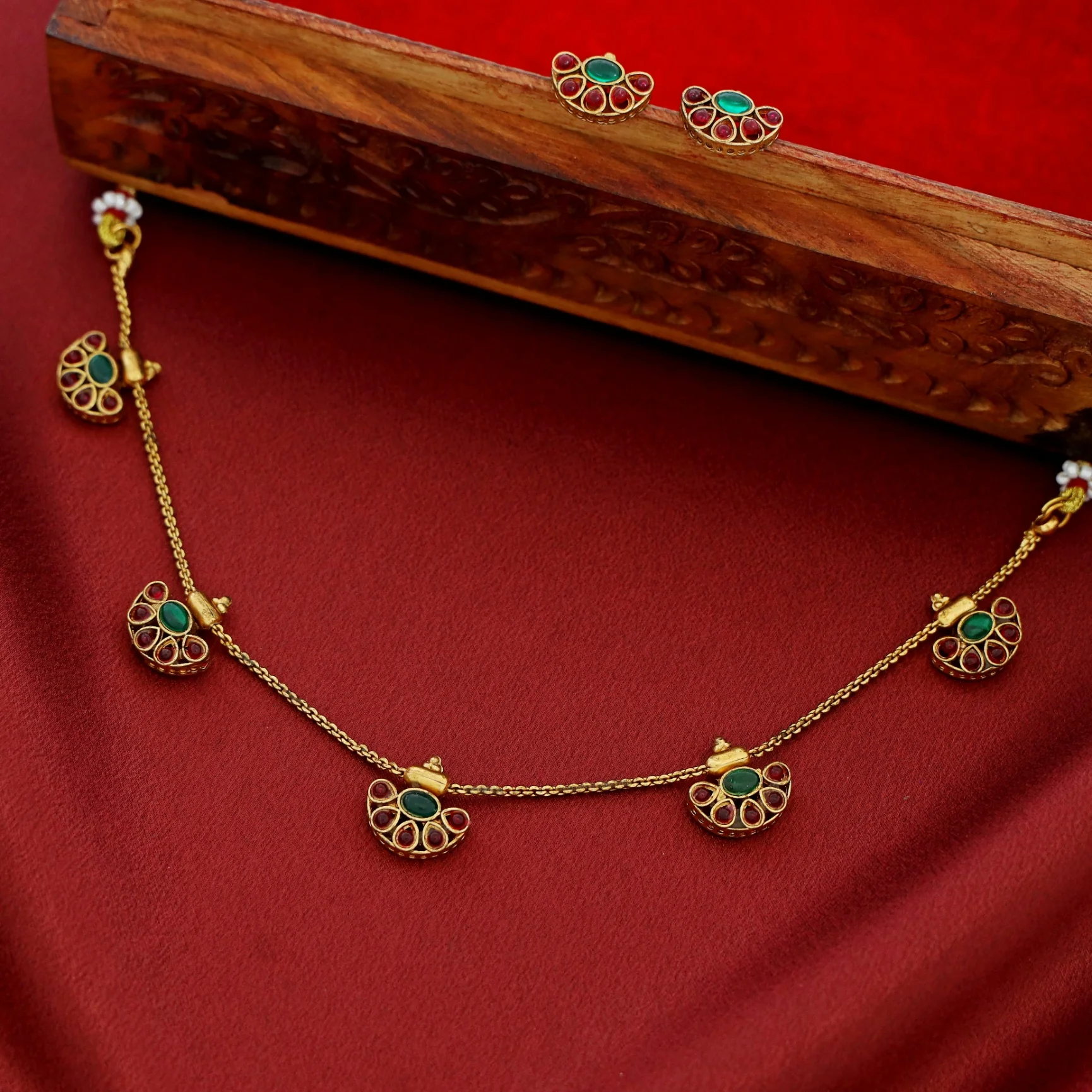 Anuradha Golden 5 Half Circle Short Neckpiece With Earring - Image 7