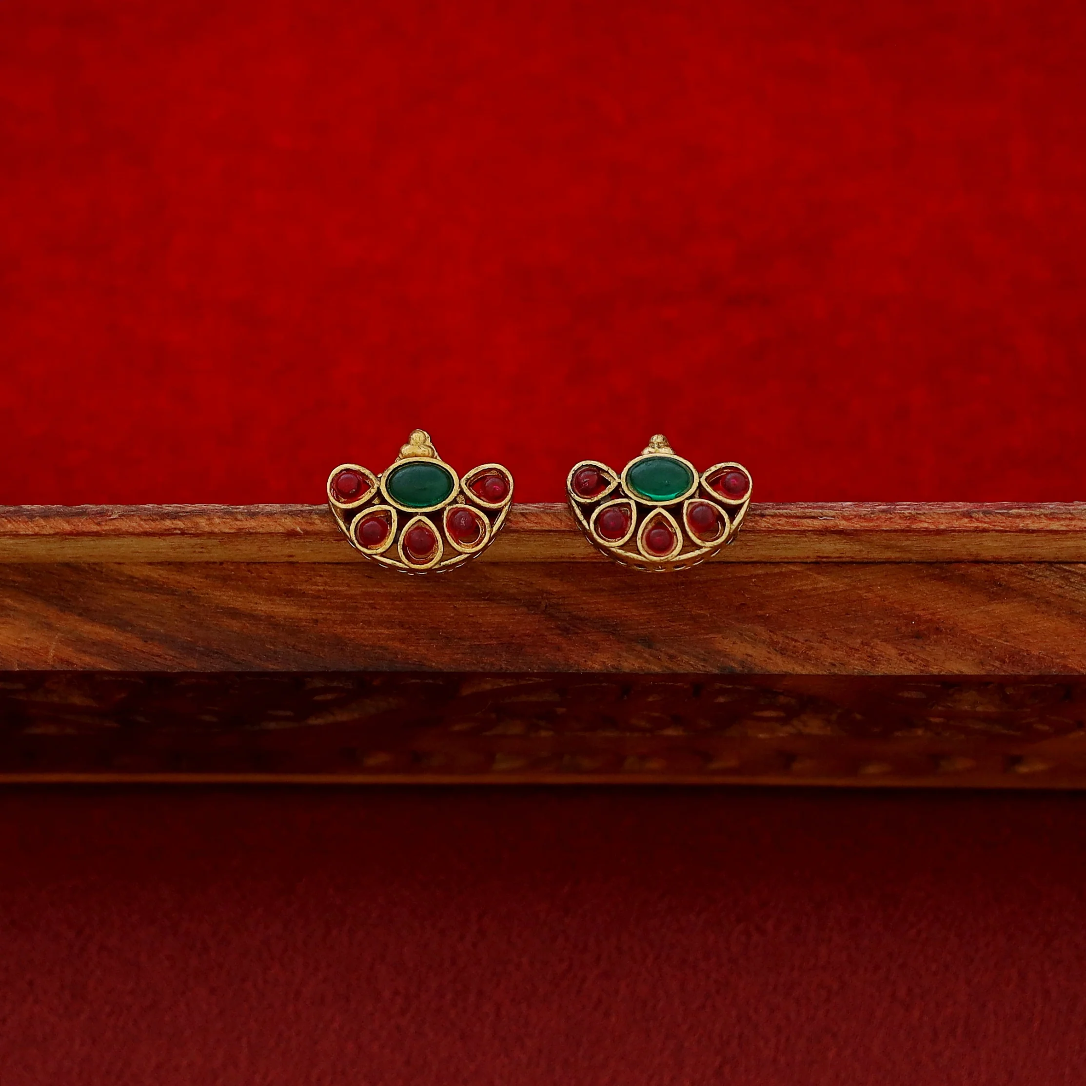 Anuradha Golden 5 Half Circle Short Neckpiece With Earring - Image 8