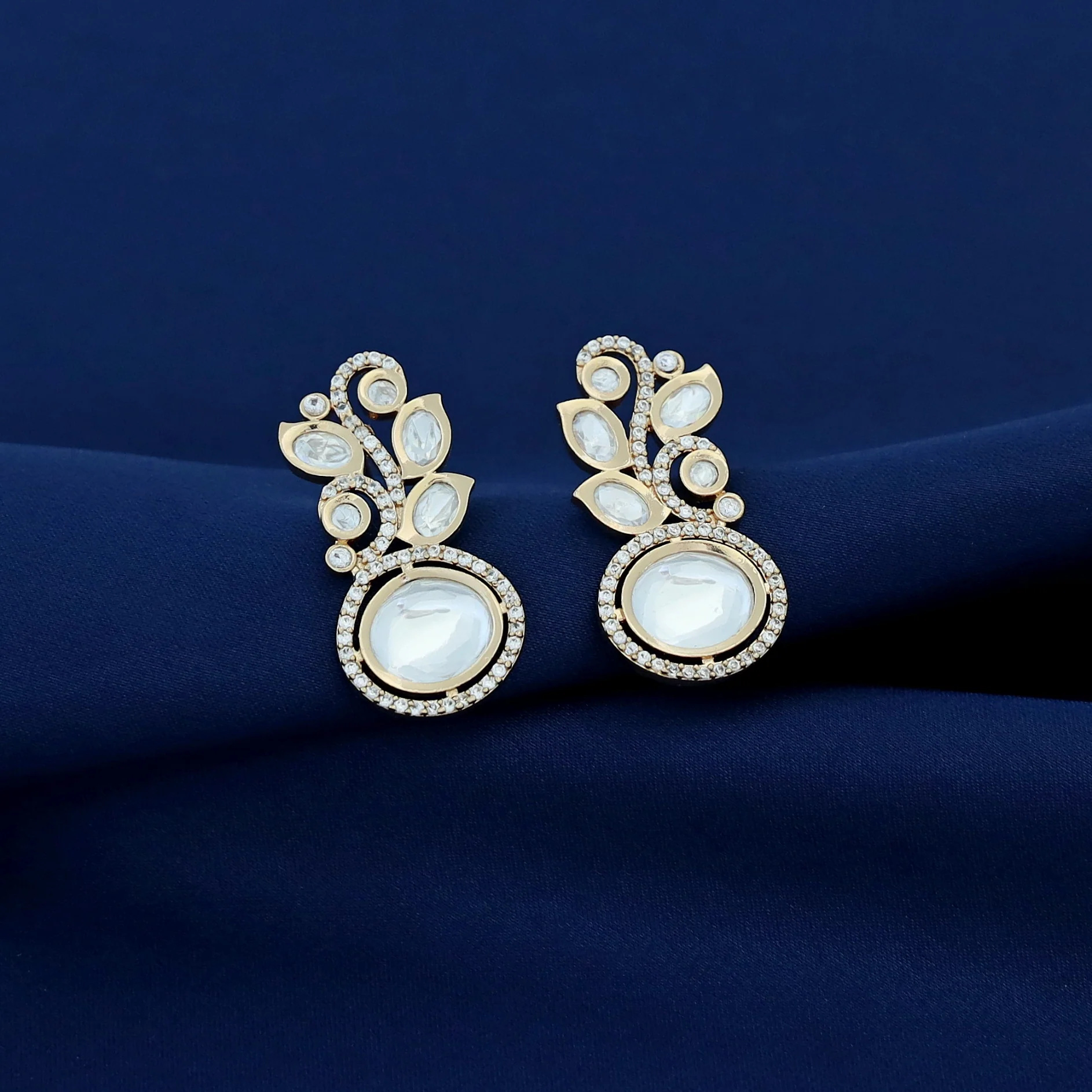 Apeksha Leafy Kundan Earring - Image 3