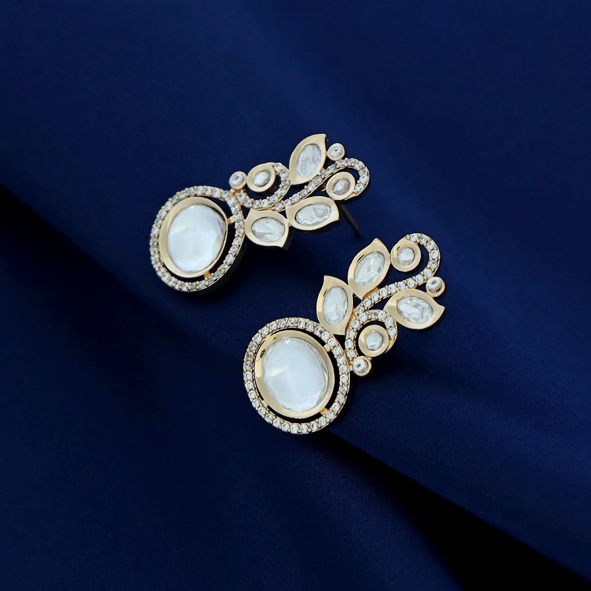 Apeksha Leafy Kundan Earring - Image 4