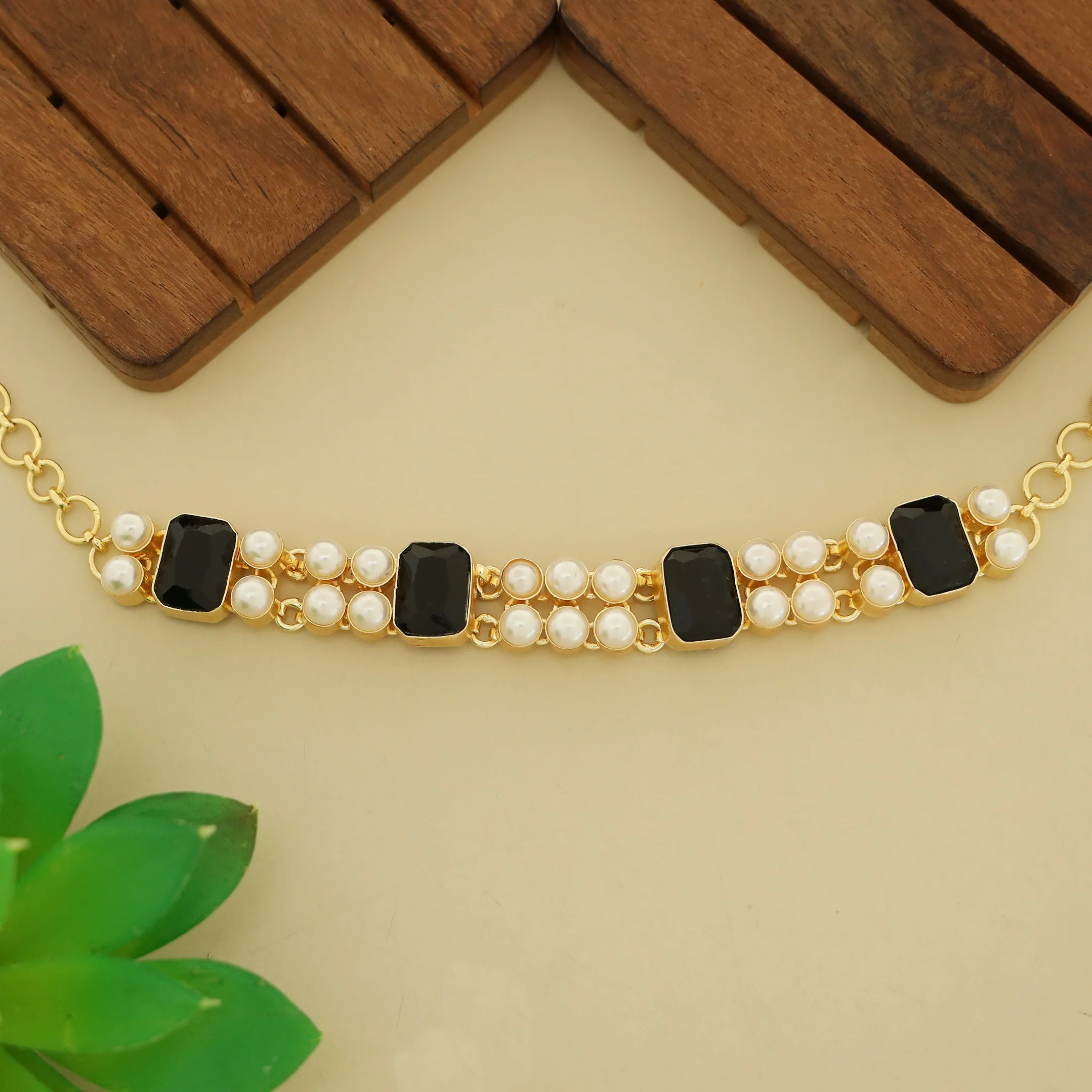 Aphros Pearl Rectangle Glossy Stone Choker - Image 8