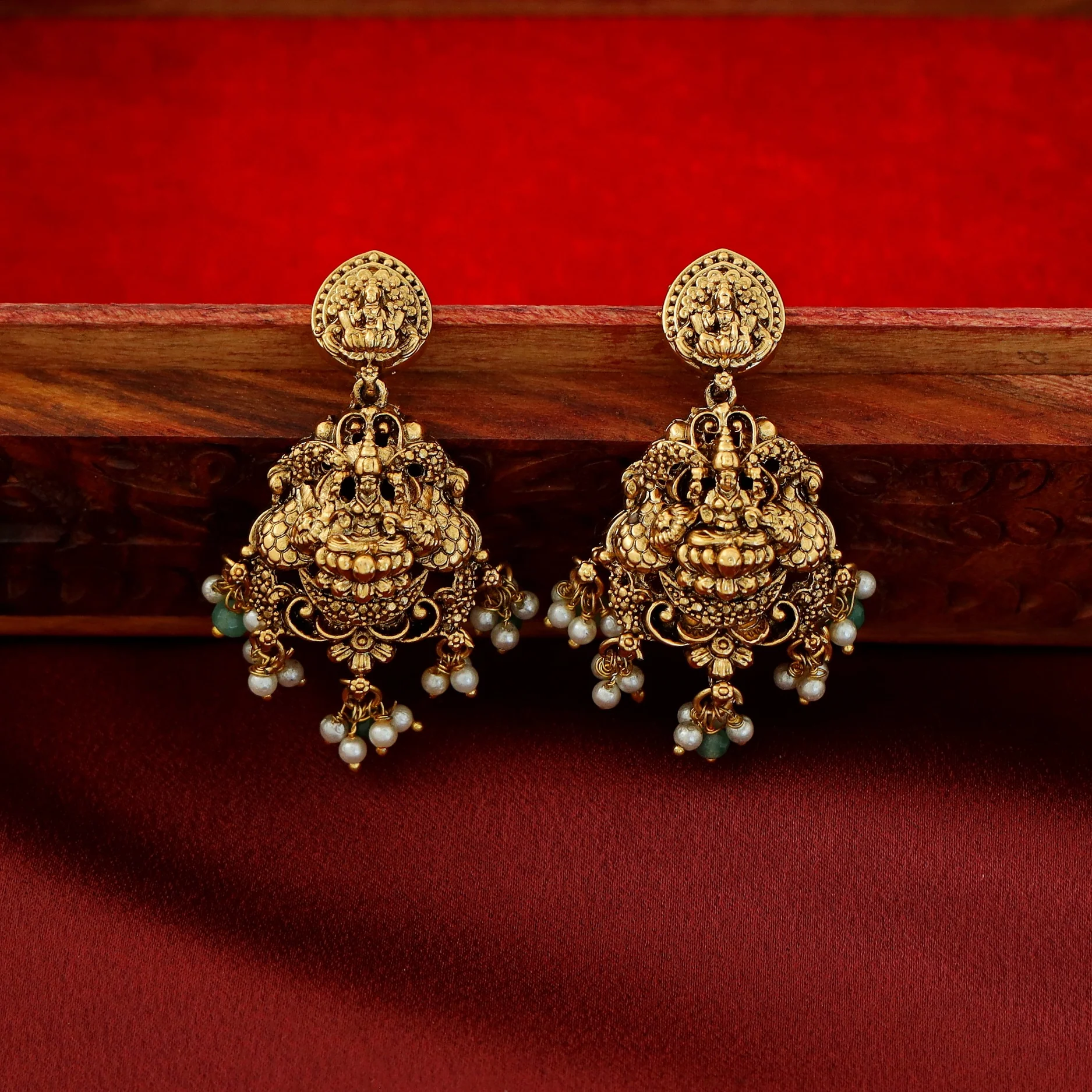 Apurva Lakshmi Pendant Layered Neckpiece With Earring - Image 5