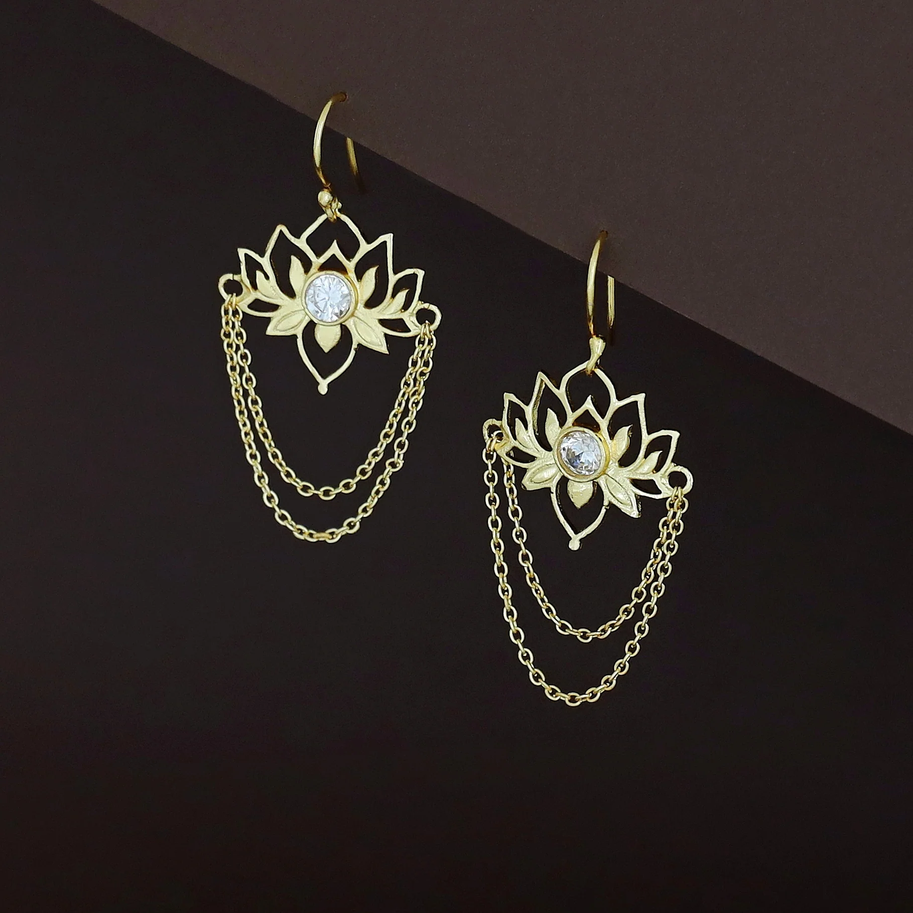 Arini Golden Chainy Lotus Drop - Image 2