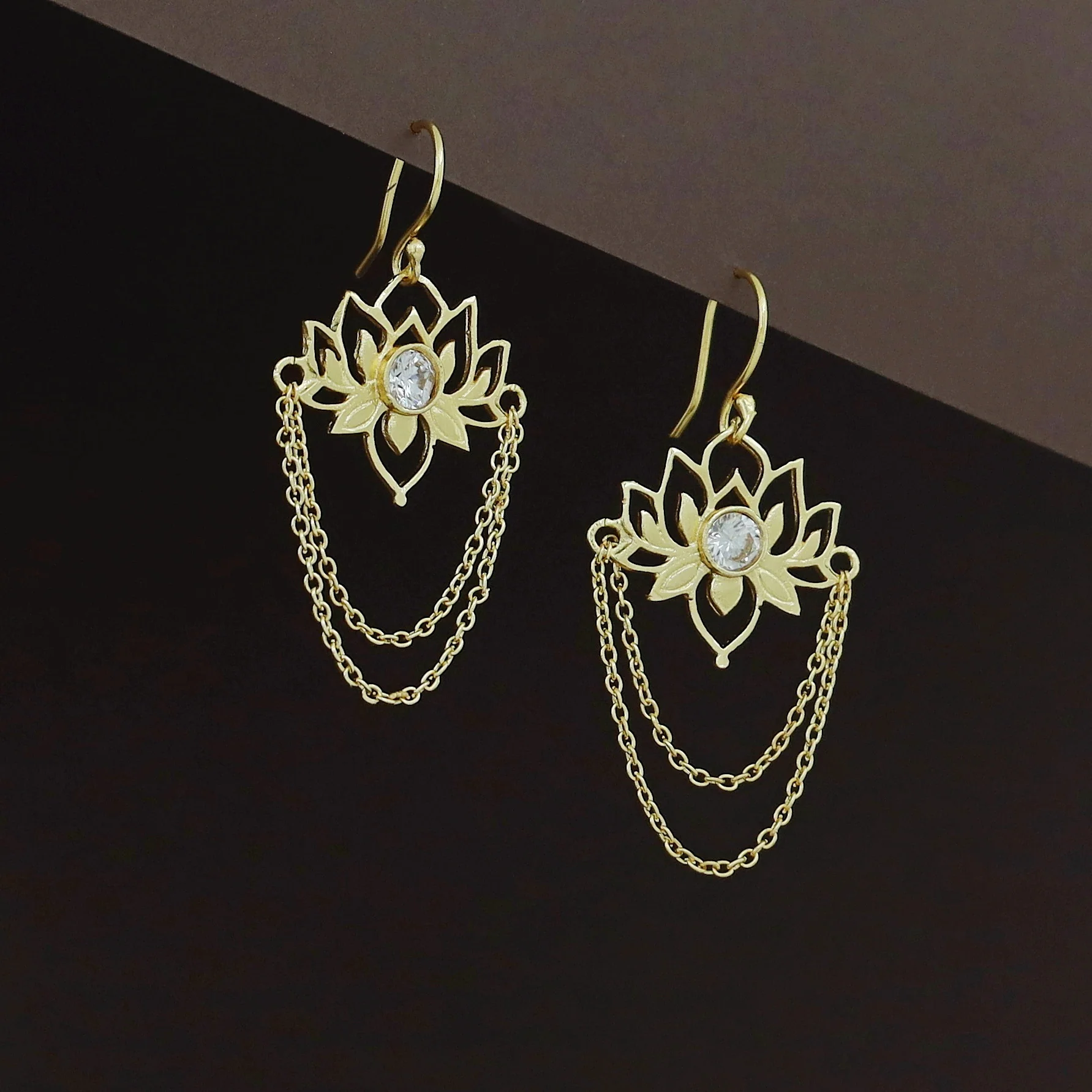 Arini Golden Chainy Lotus Drop - Image 3