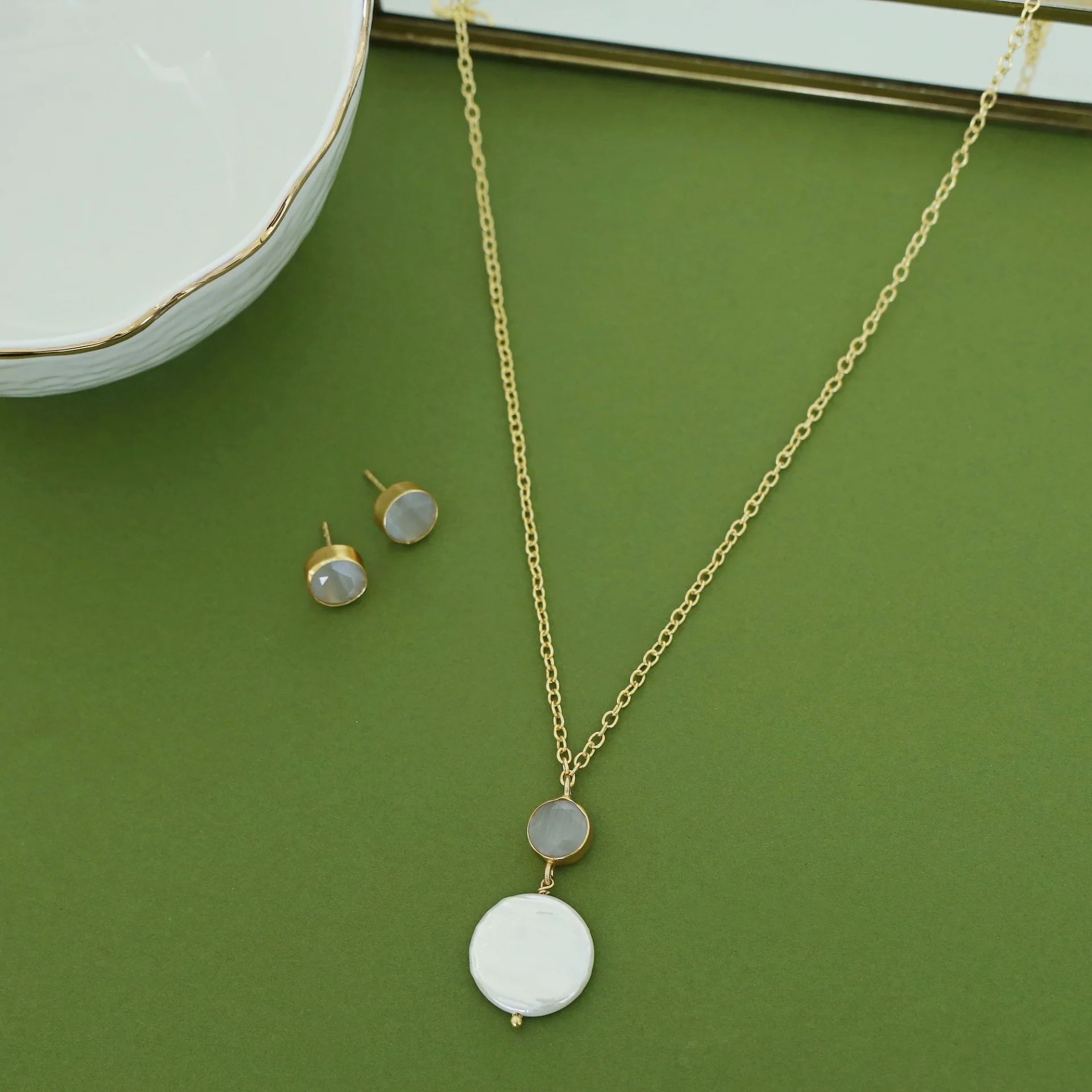 Arna Golden Glossy Baroque Neckpiece With Stud - Image 10