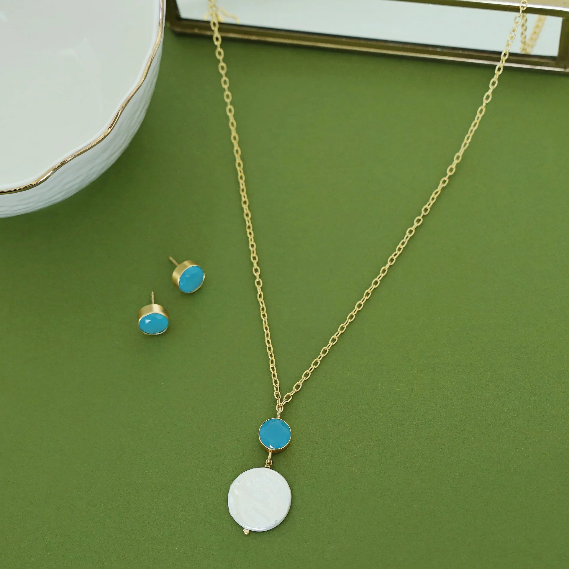 Arna Golden Glossy Baroque Neckpiece With Stud - Image 11