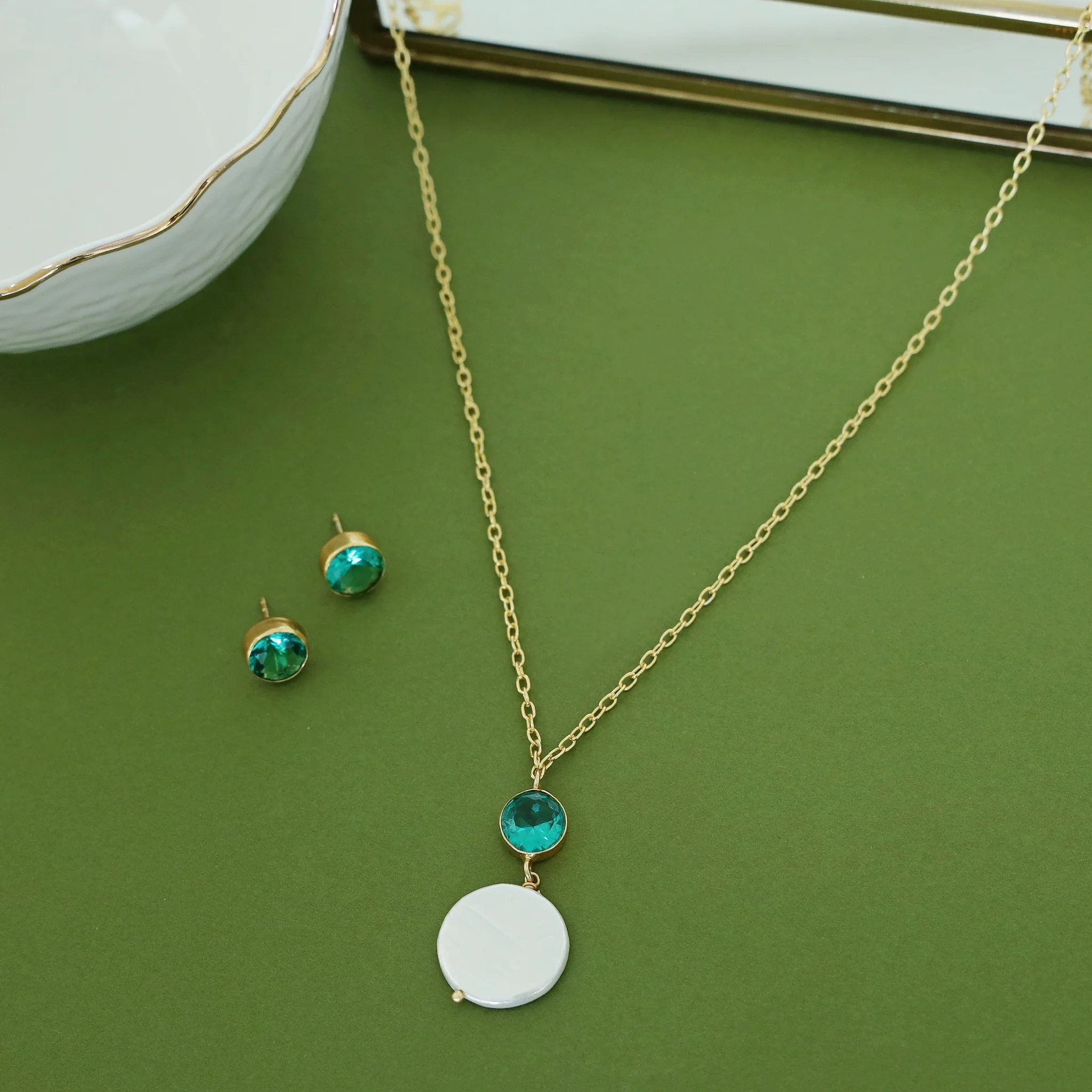 Arna Golden Glossy Baroque Neckpiece With Stud - Image 17