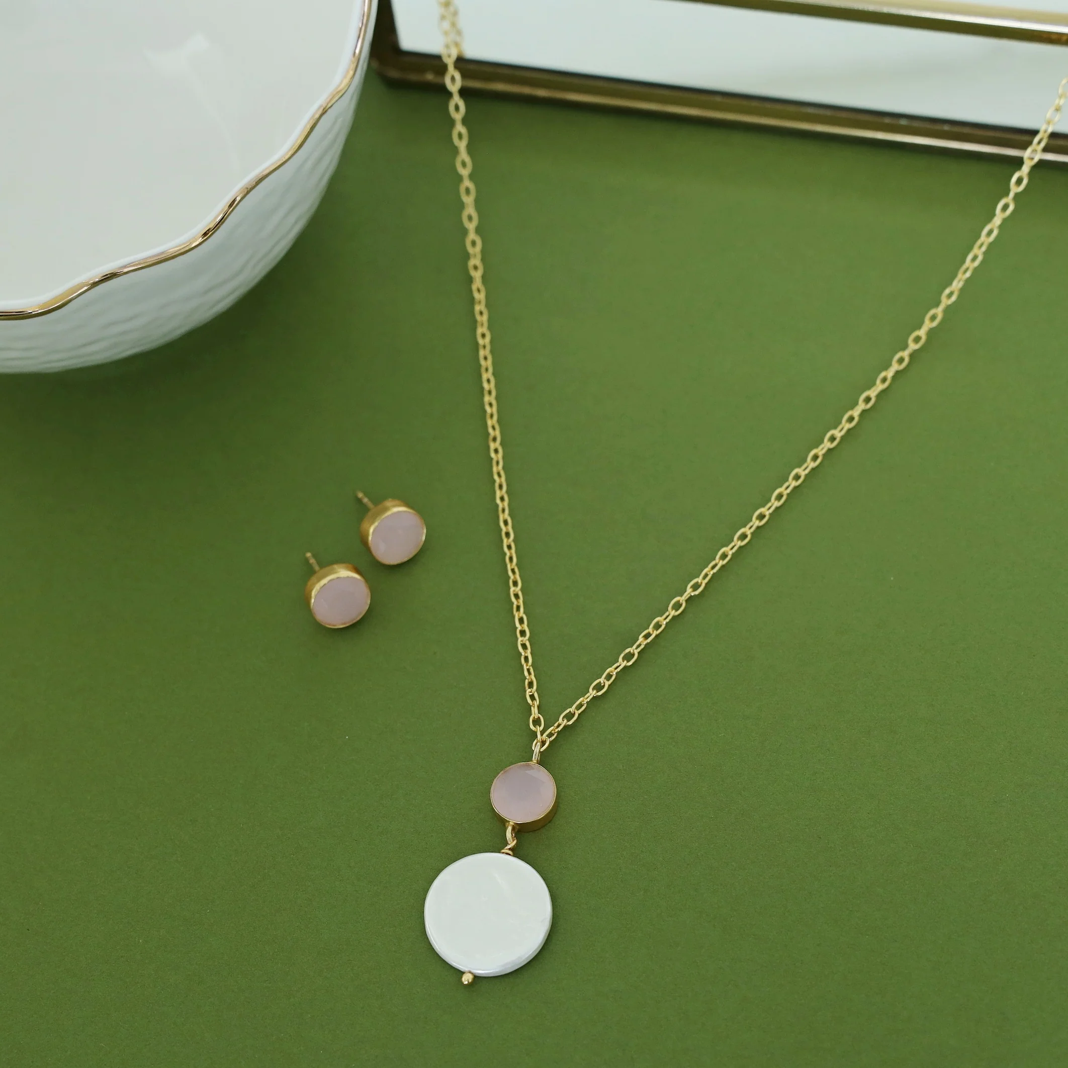 Arna Golden Glossy Baroque Neckpiece With Stud - Image 18