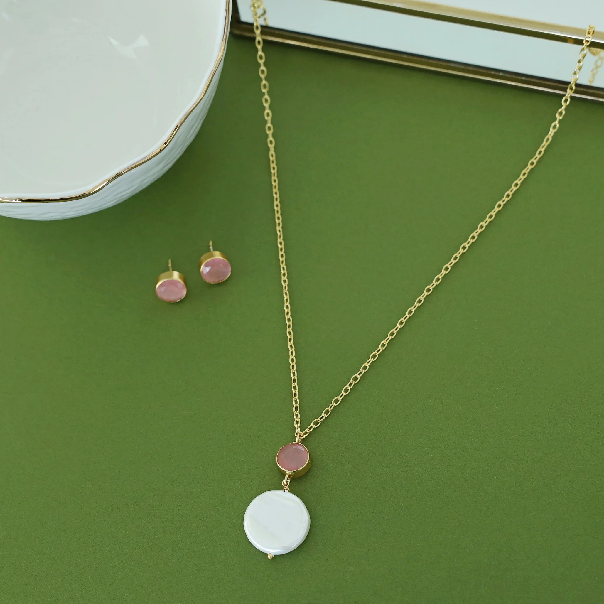 Arna Golden Glossy Baroque Neckpiece With Stud - Image 20